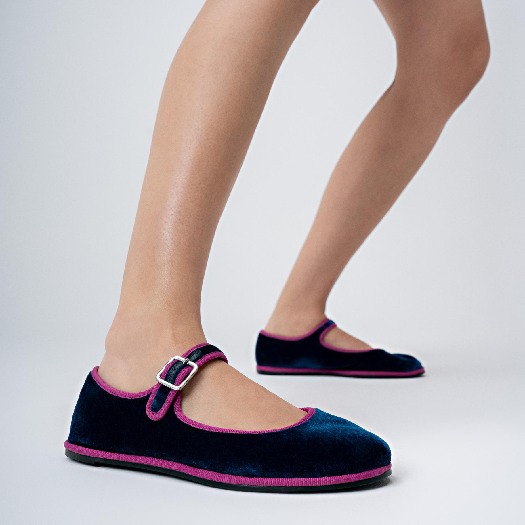 Clarissa Velvet Flat Female Product Image