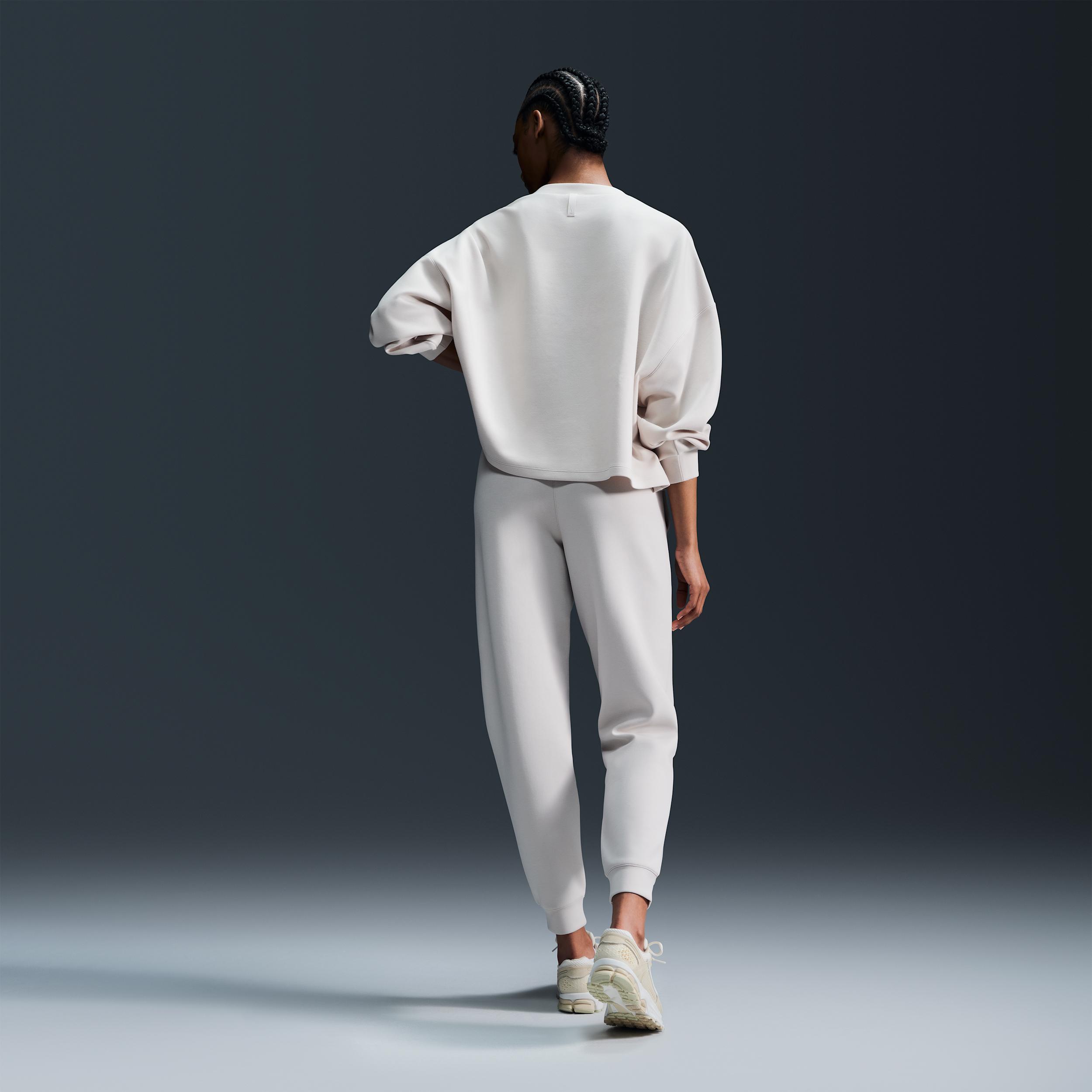 Nike Women's 24.7 ImpossiblySoft Dri-FIT Mid-Rise Jogger Pants Product Image