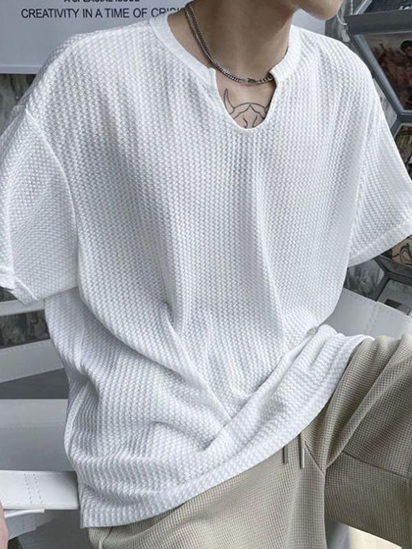 Men's Solid Mesh Notched Neck Short Sleeve Tee Product Image