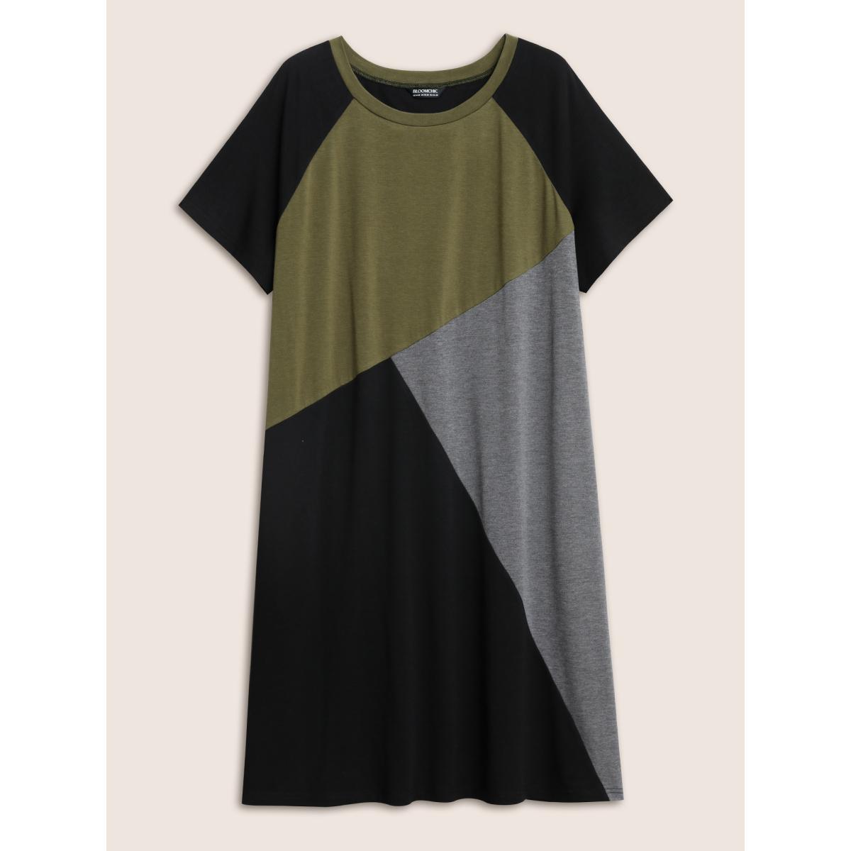 Plus Size Round Neck Colorblock Contrast Raglan Sleeve Dress Black Women Casual Contrast Round Neck Short sleeve Curvy BloomChic 18-20/2X Product Image