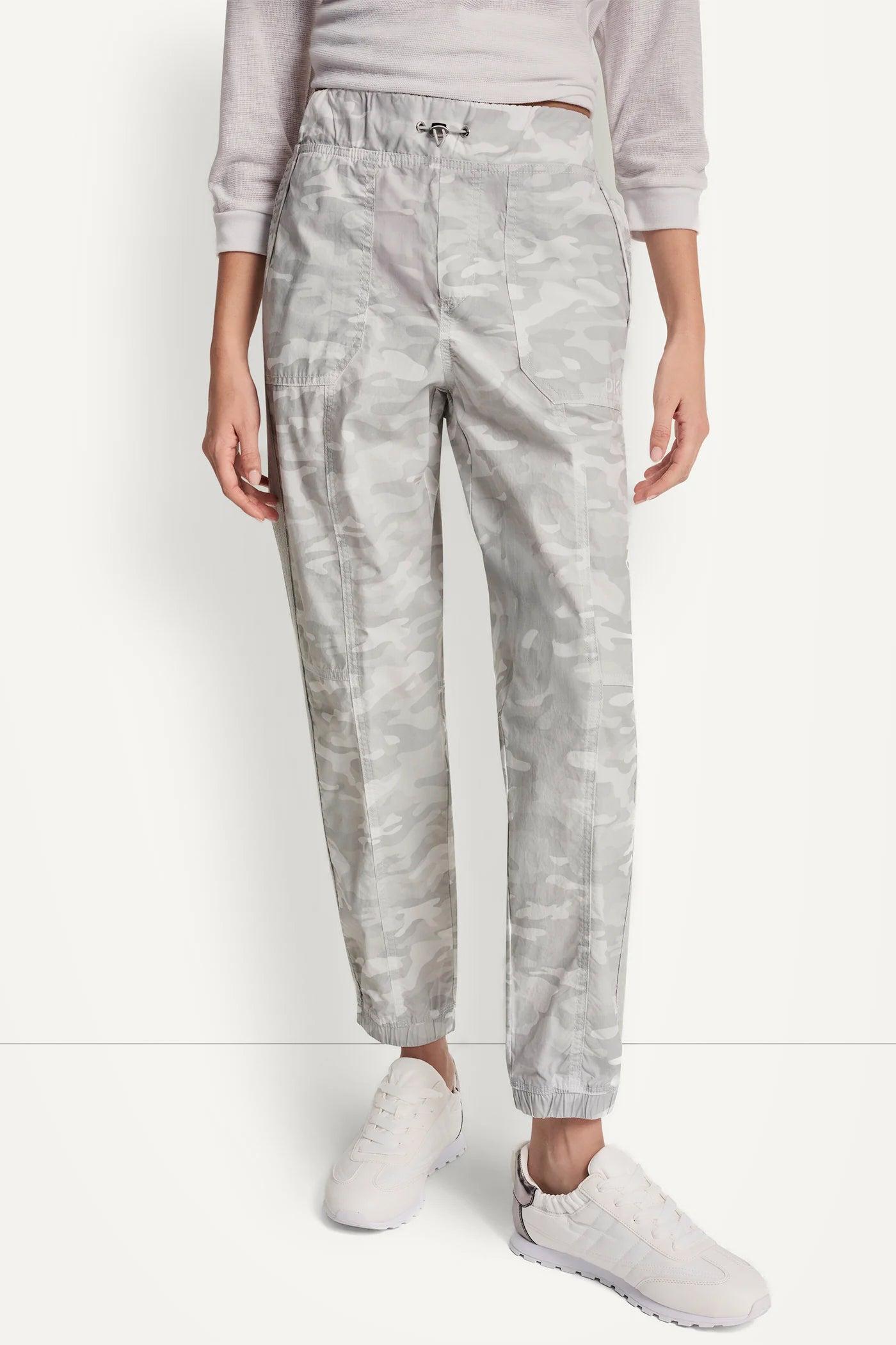HIGH-RISE SLIM UTILITY JOGGER Product Image