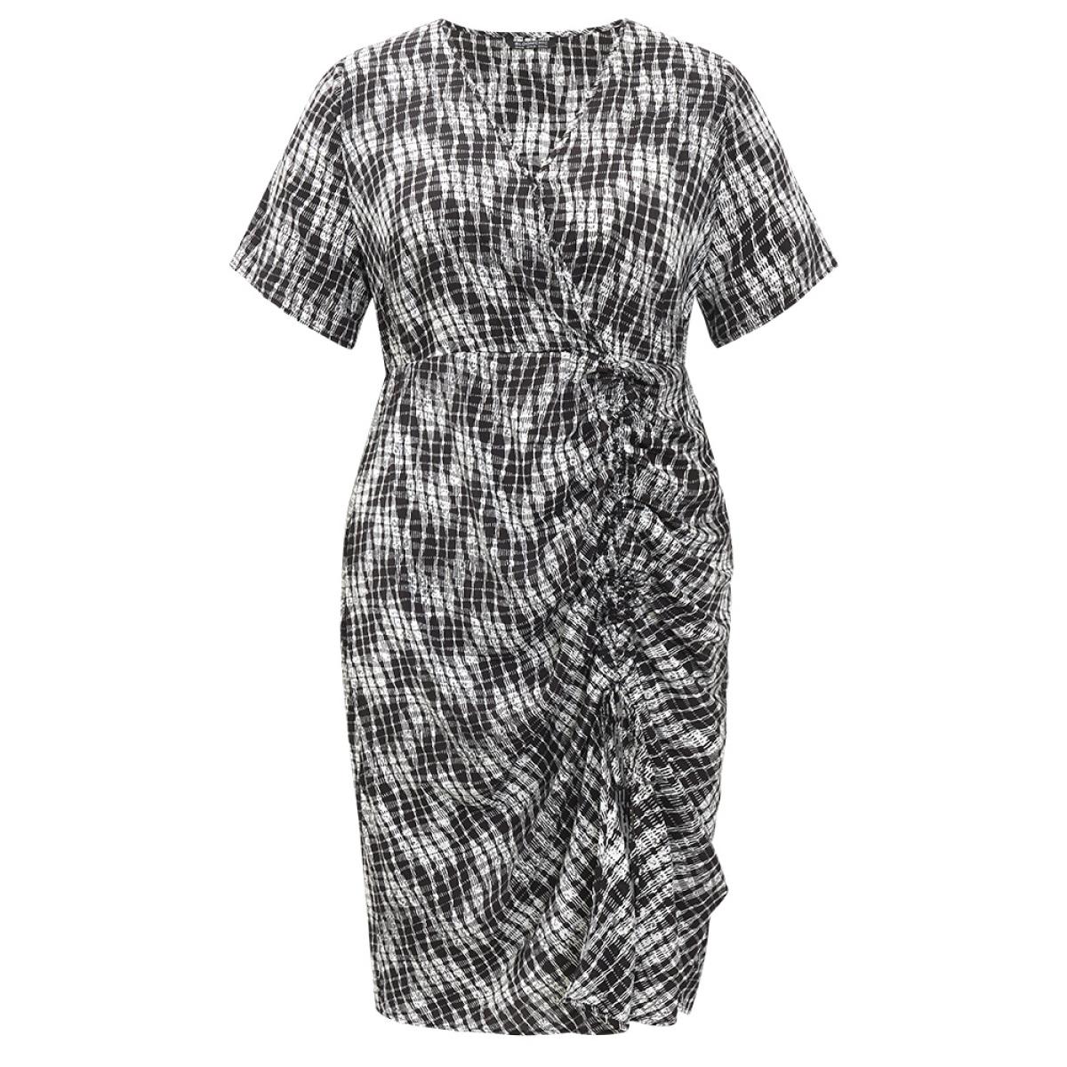 Plus Size Geometric Split Hem Wrap Gathered Drawstring Dress Black Women Elegant Gathered V-neck Short sleeve Curvy Midi Dress BloomChic 22-24/3X Product Image