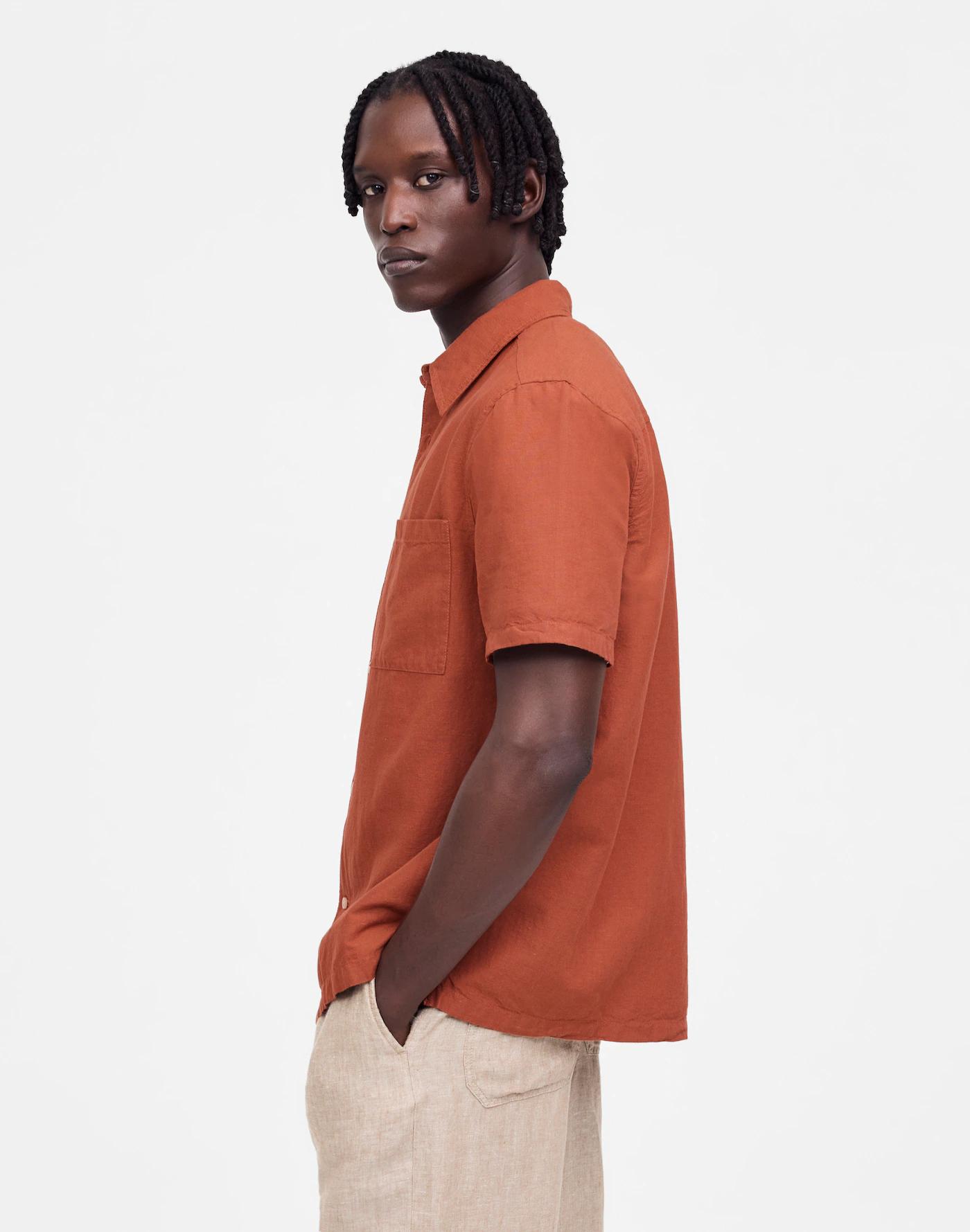 Button-Up Short-Sleeve Shirt in Cotton-Linen Blend Product Image