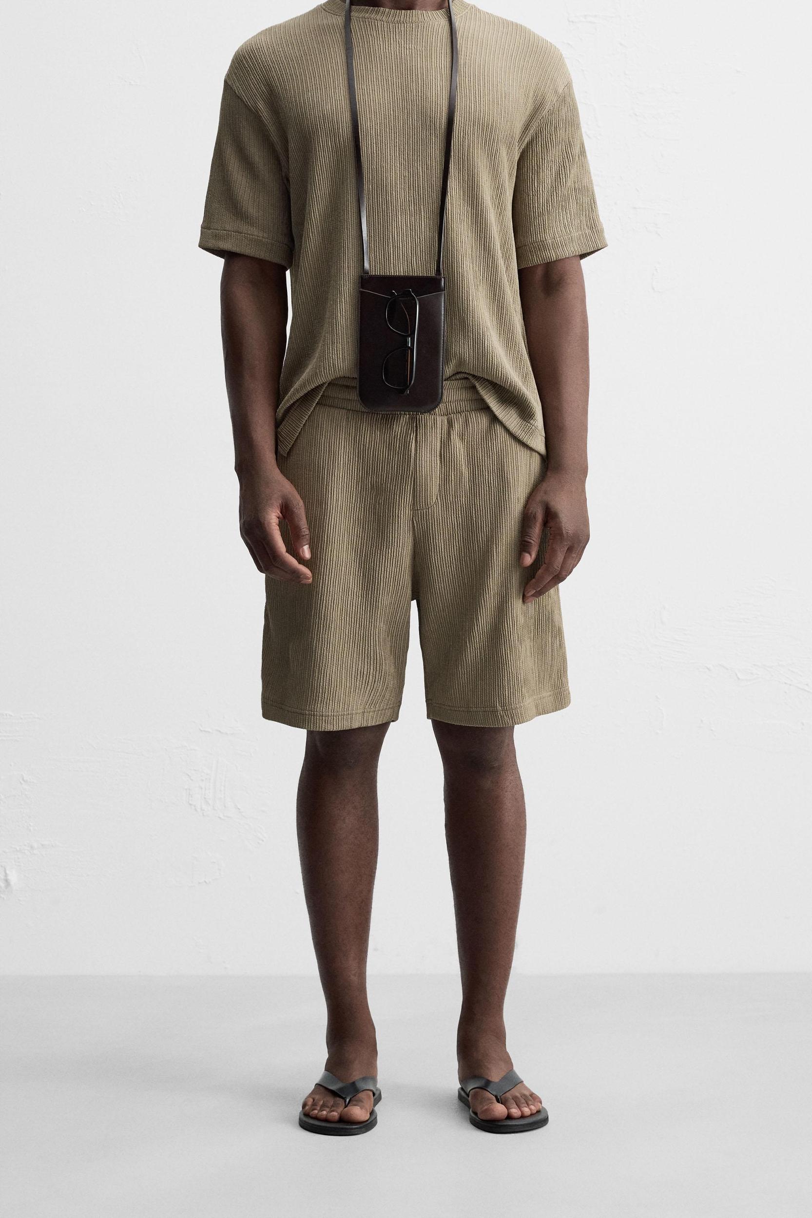 IRREGULAR TEXTURED SHORTS Product Image