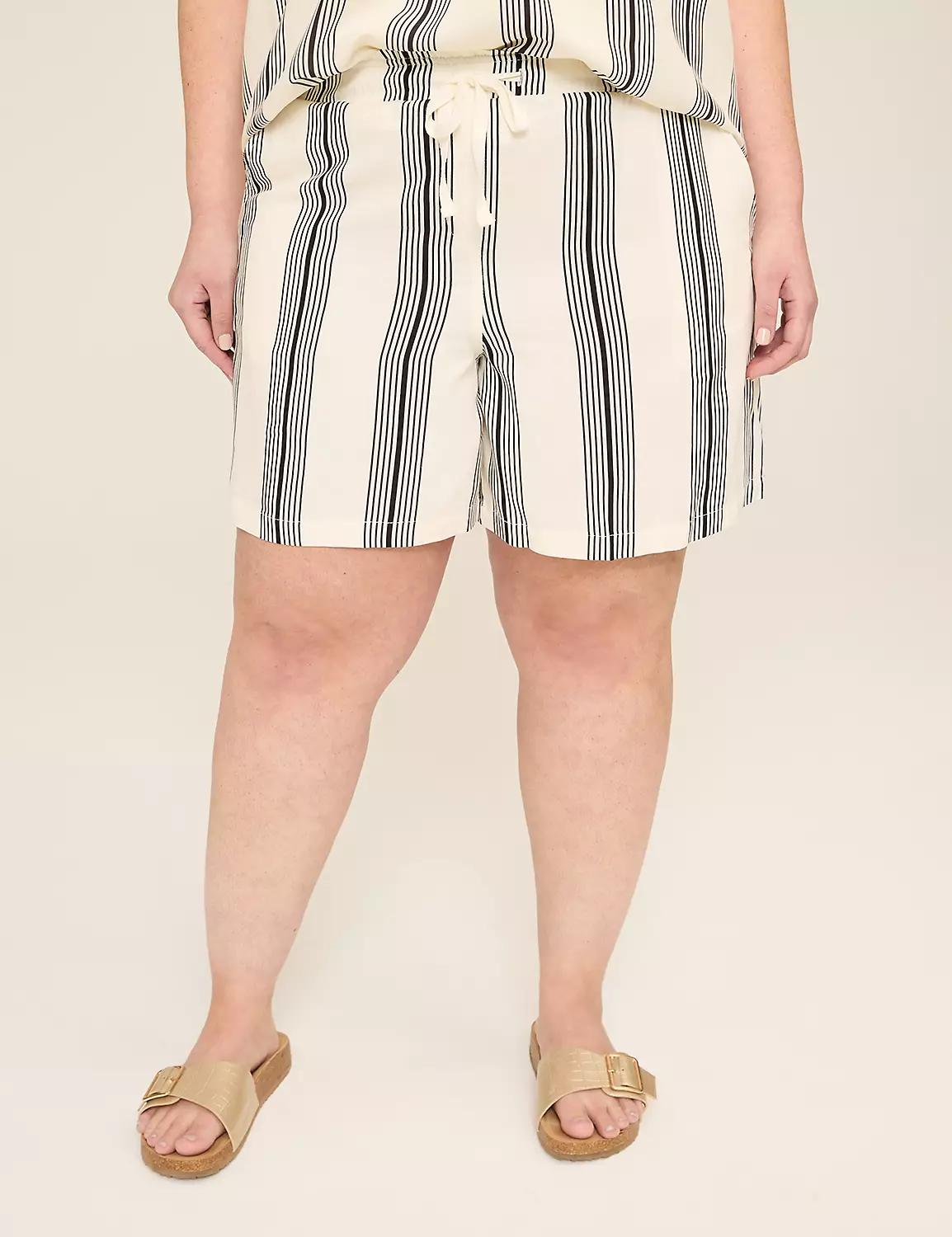 Pull-On Flowy Short Product Image