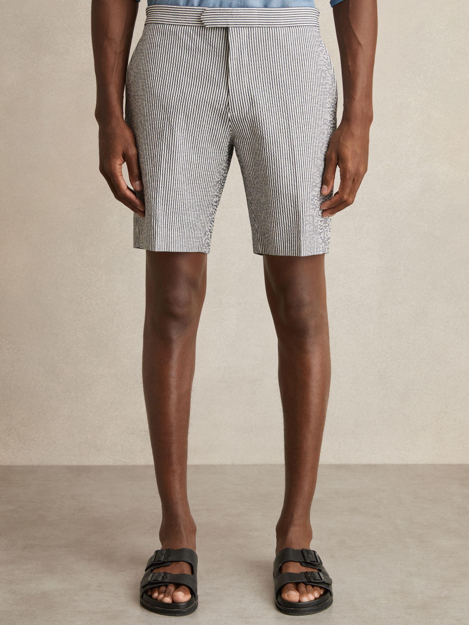 Stretch-Cotton Seersucker Striped Shorts in Navy/White Product Image