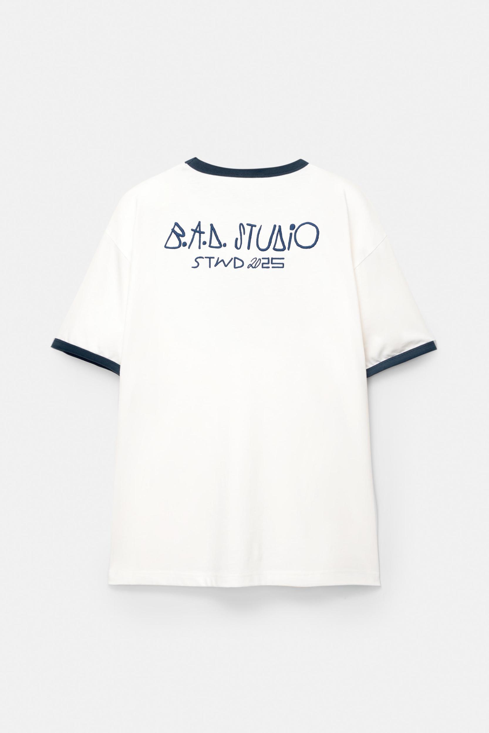 Bráulio Amado hammer T-shirt Product Image