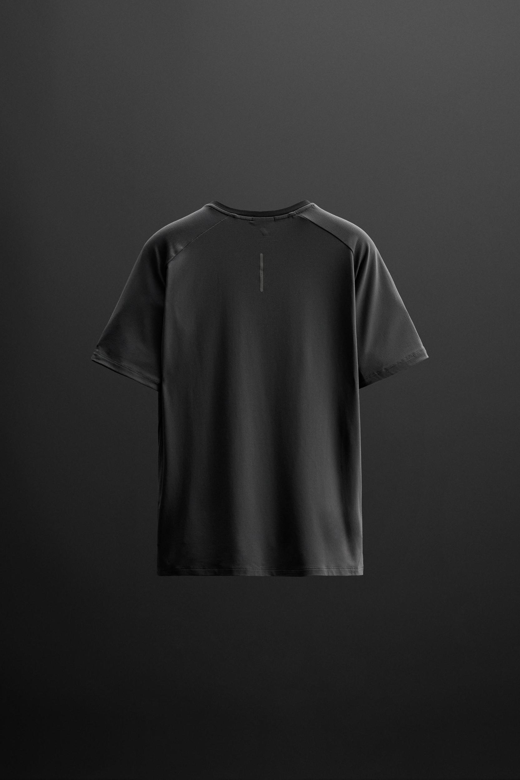 TEXTURED TRAINING T-SHIRT Product Image