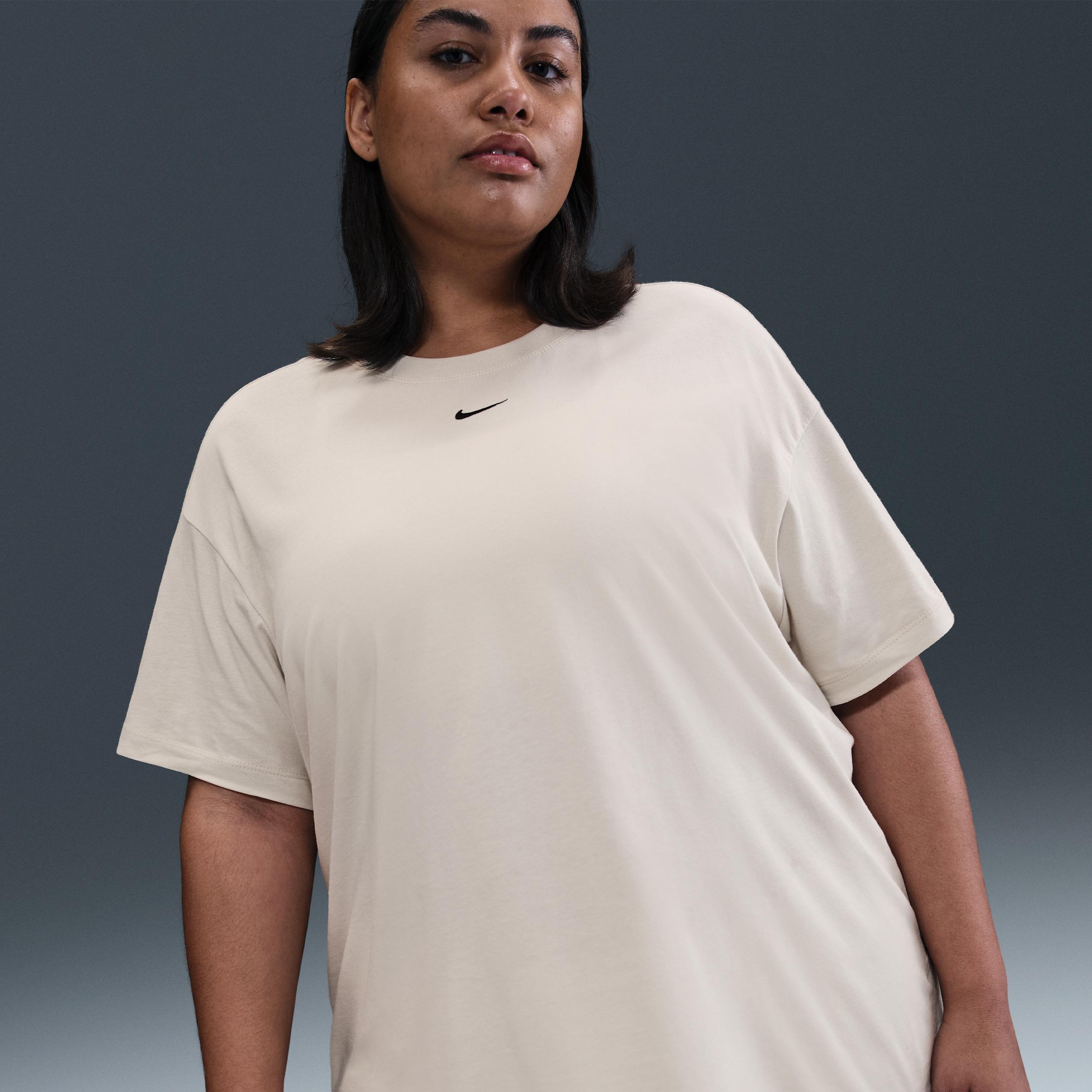 Women's Nike Sportswear Essential T-Shirt (Plus Size) Product Image