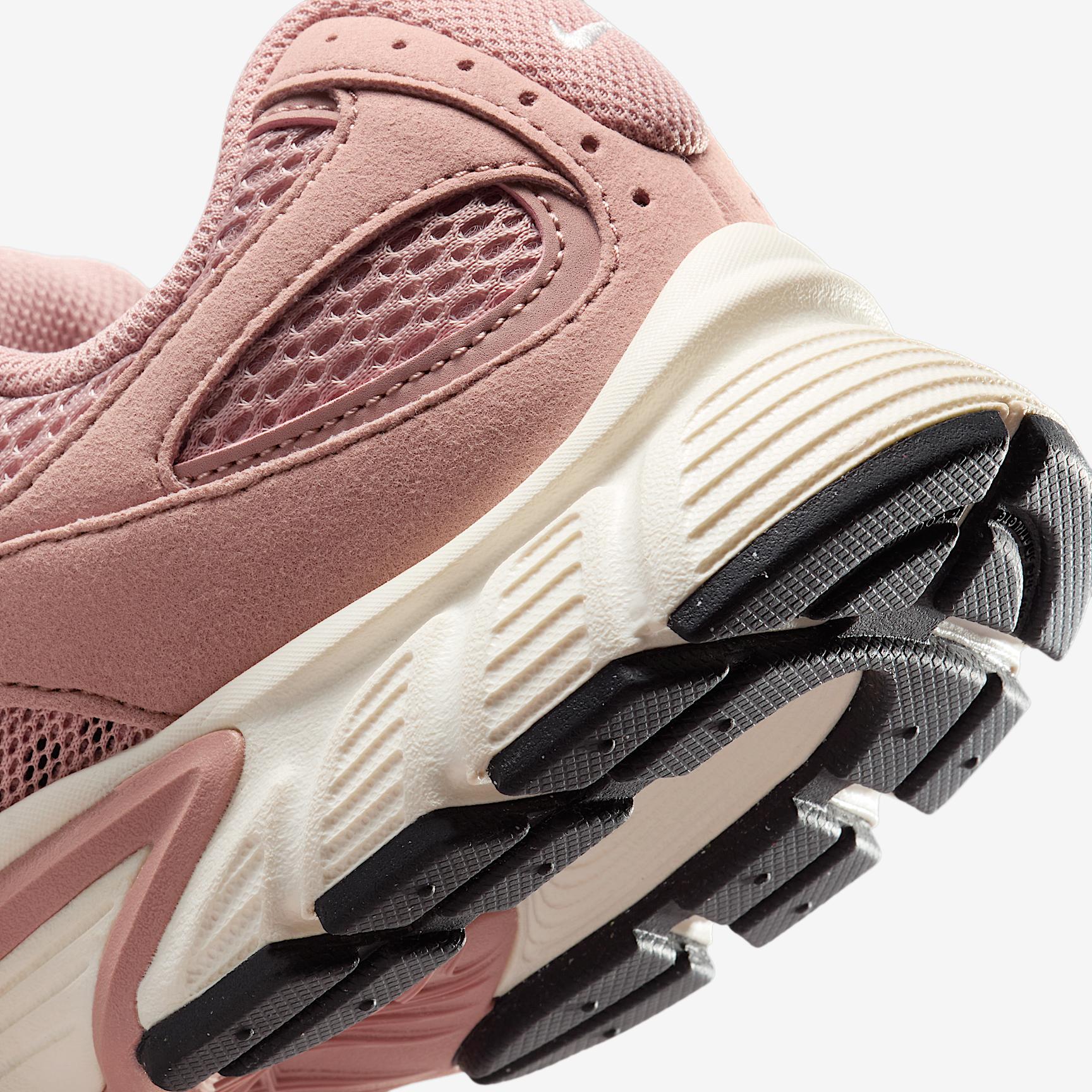 Nike Womens V5 RNR Shoes | II6294-600 Product Image