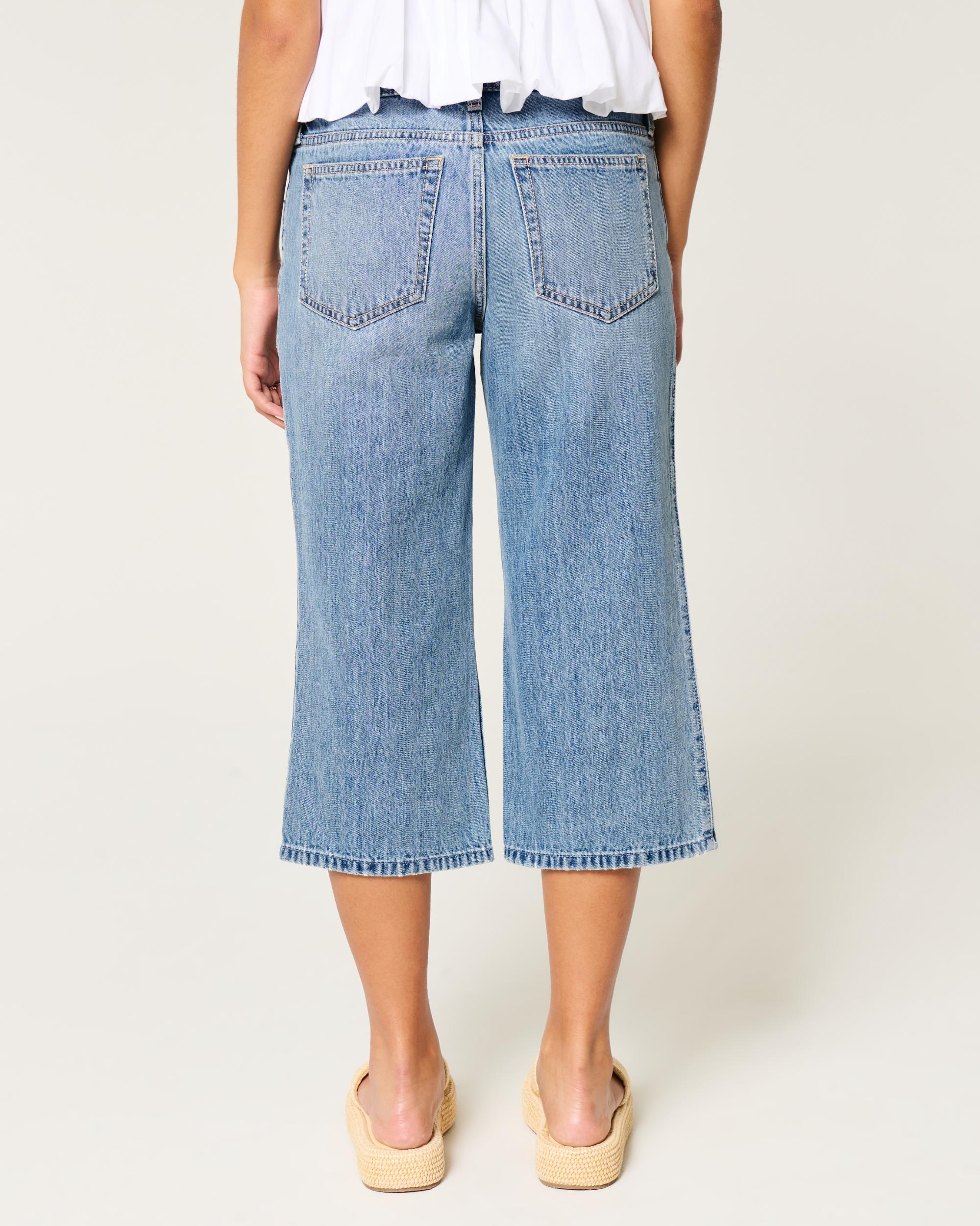 Low-Rise Medium Wash Capri Jeans Product Image
