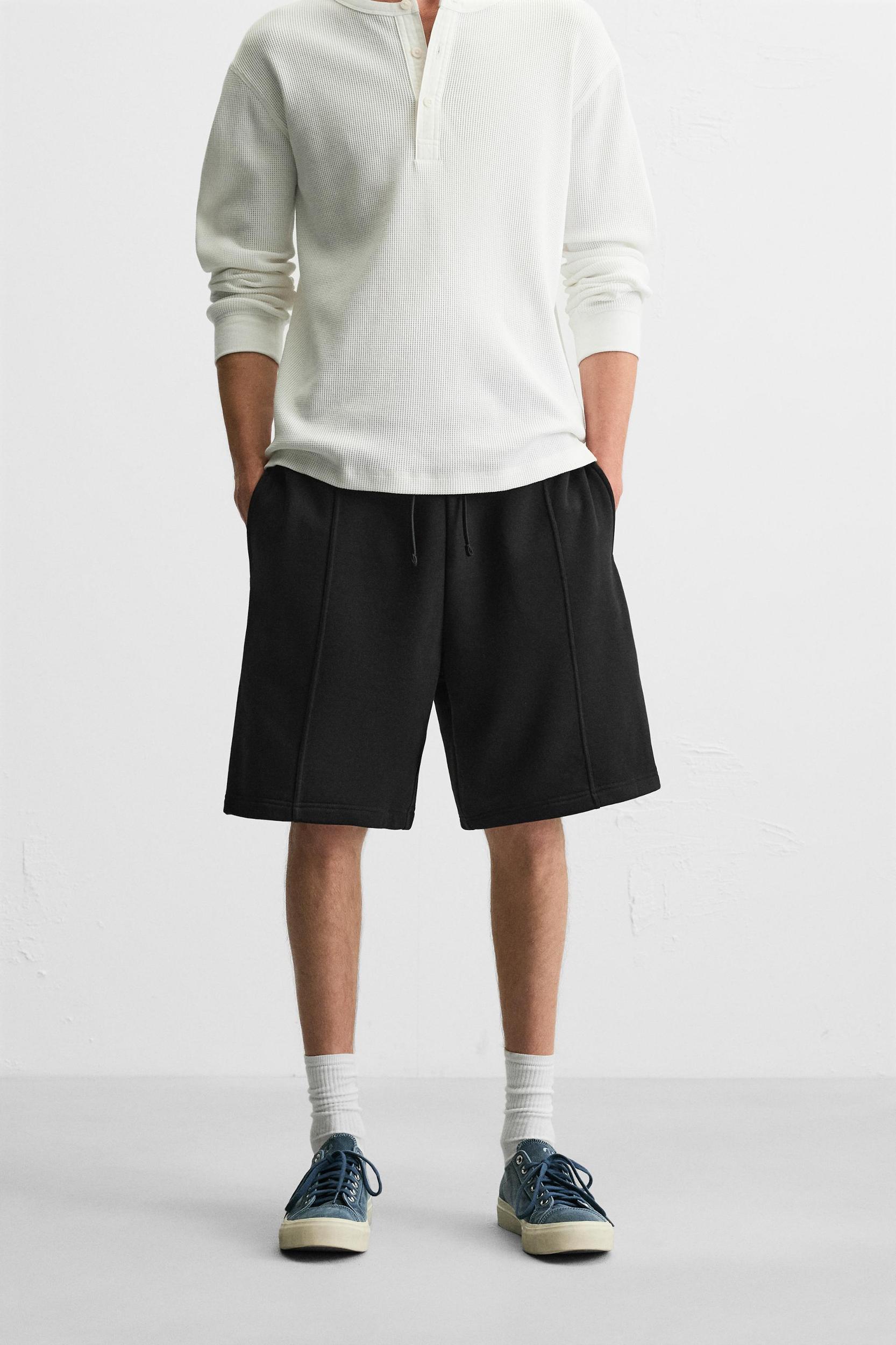 SEAMED JOGGING SHORTS Product Image