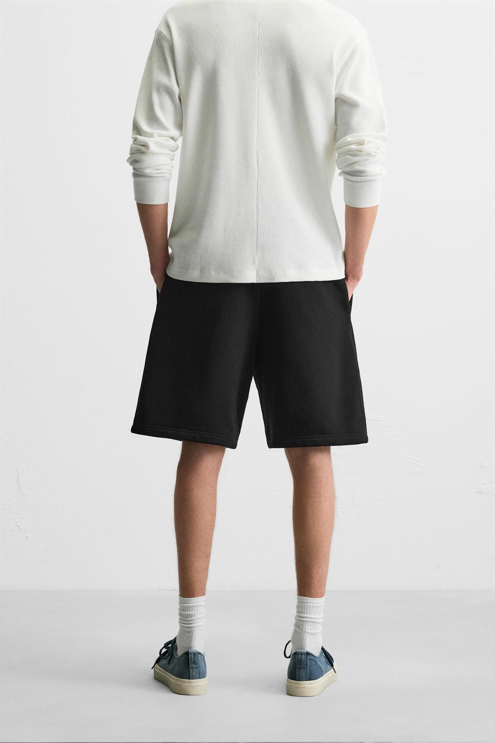 SEAMED JOGGING SHORTS Product Image