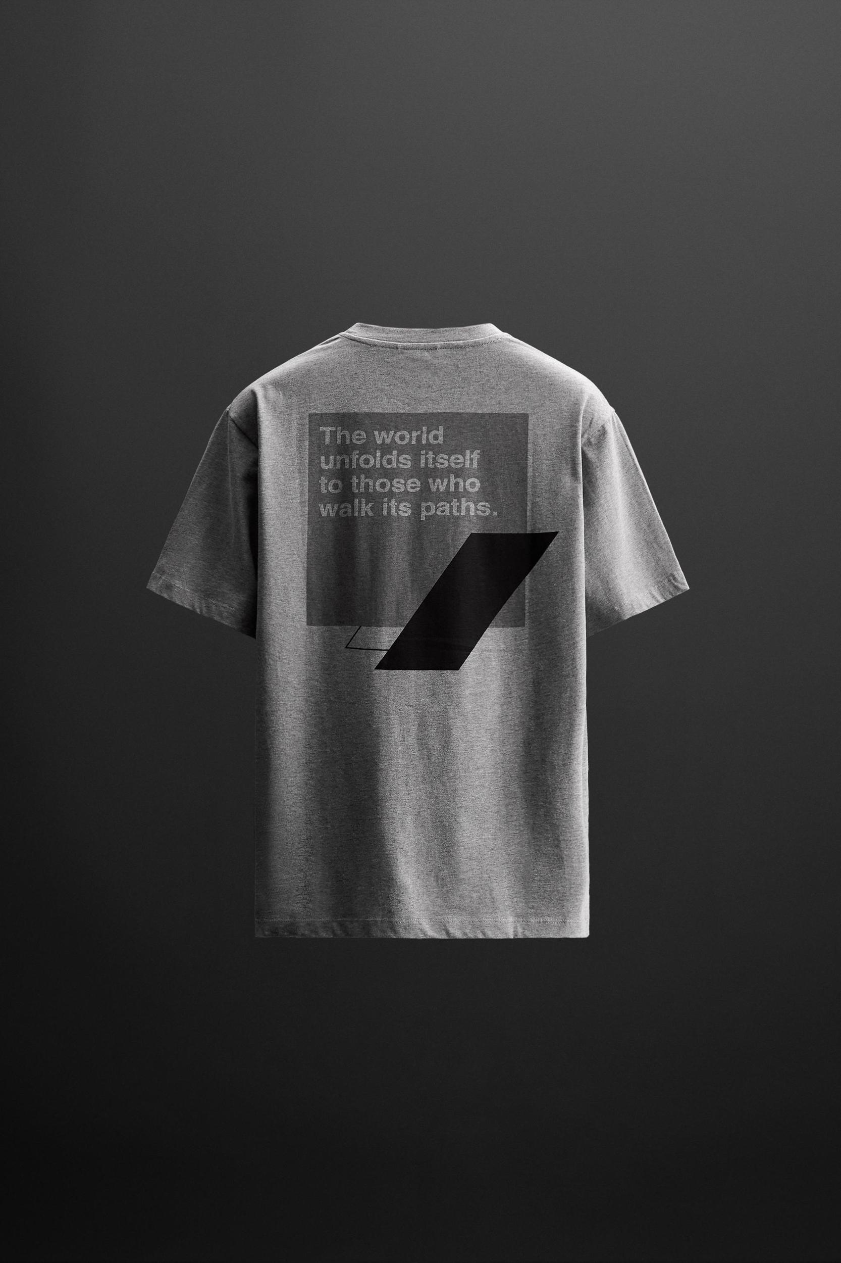 GRAPHIC PRINT T-SHIRT Product Image