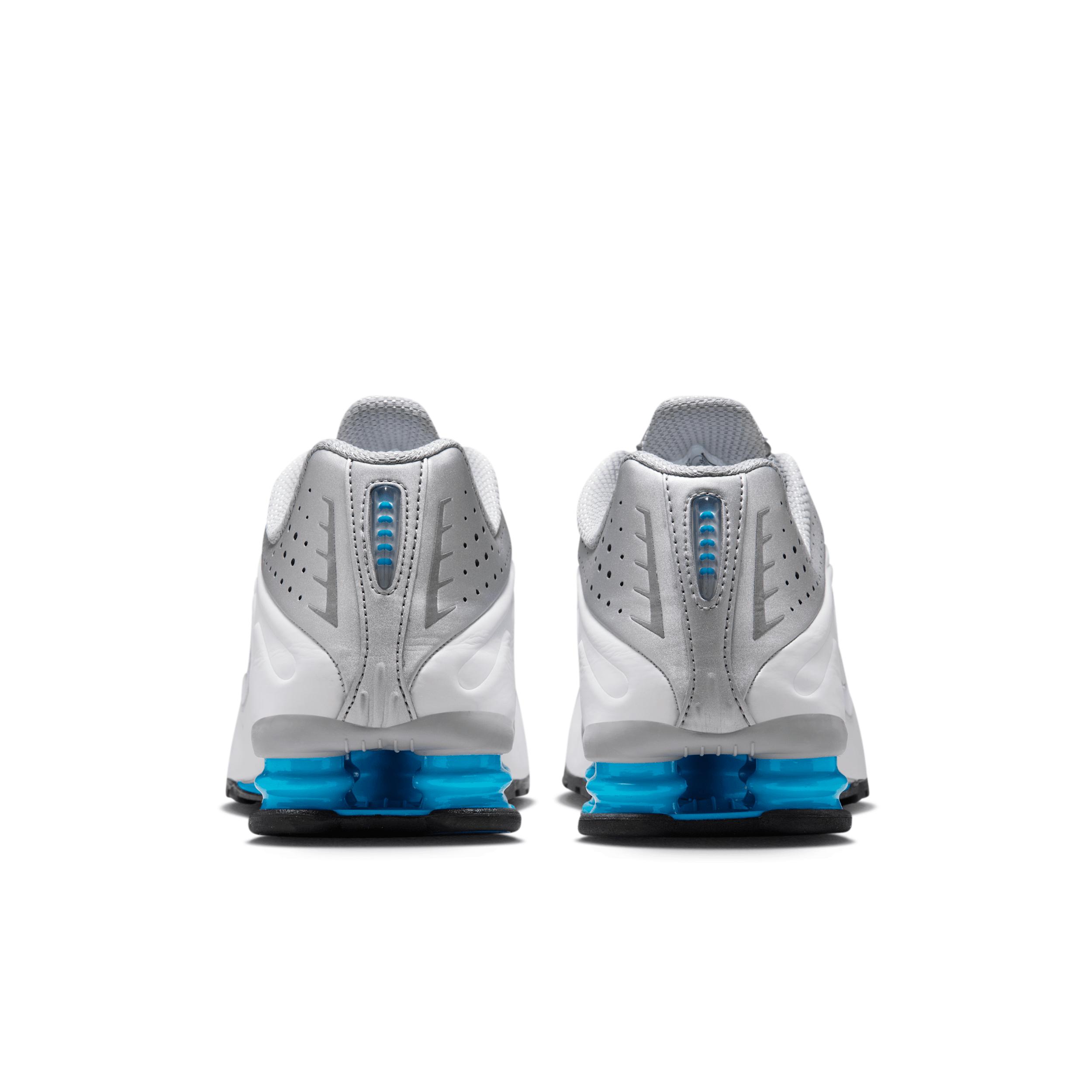 Nike Men's Shox R4 Shoes Product Image