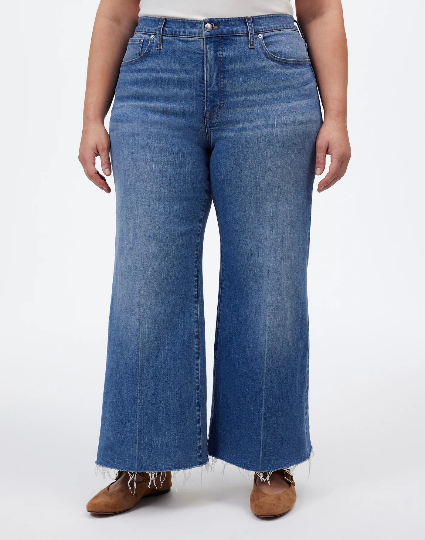 Plus Flared Wide-Leg Crop Jeans in Oneida Wash Product Image