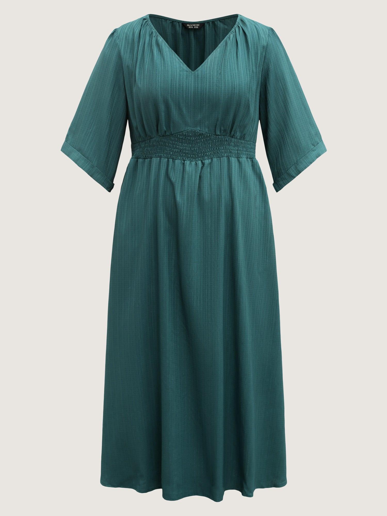 Textured Shirred-Waist Adjustable Pockets Midi Dress Female Product Image