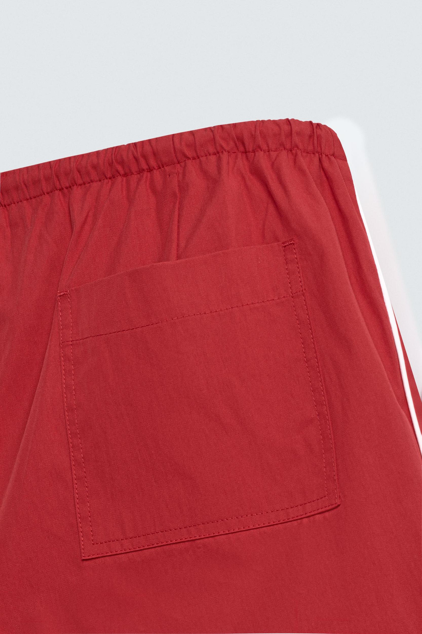 CONTRAST TRIM SHORTS Product Image