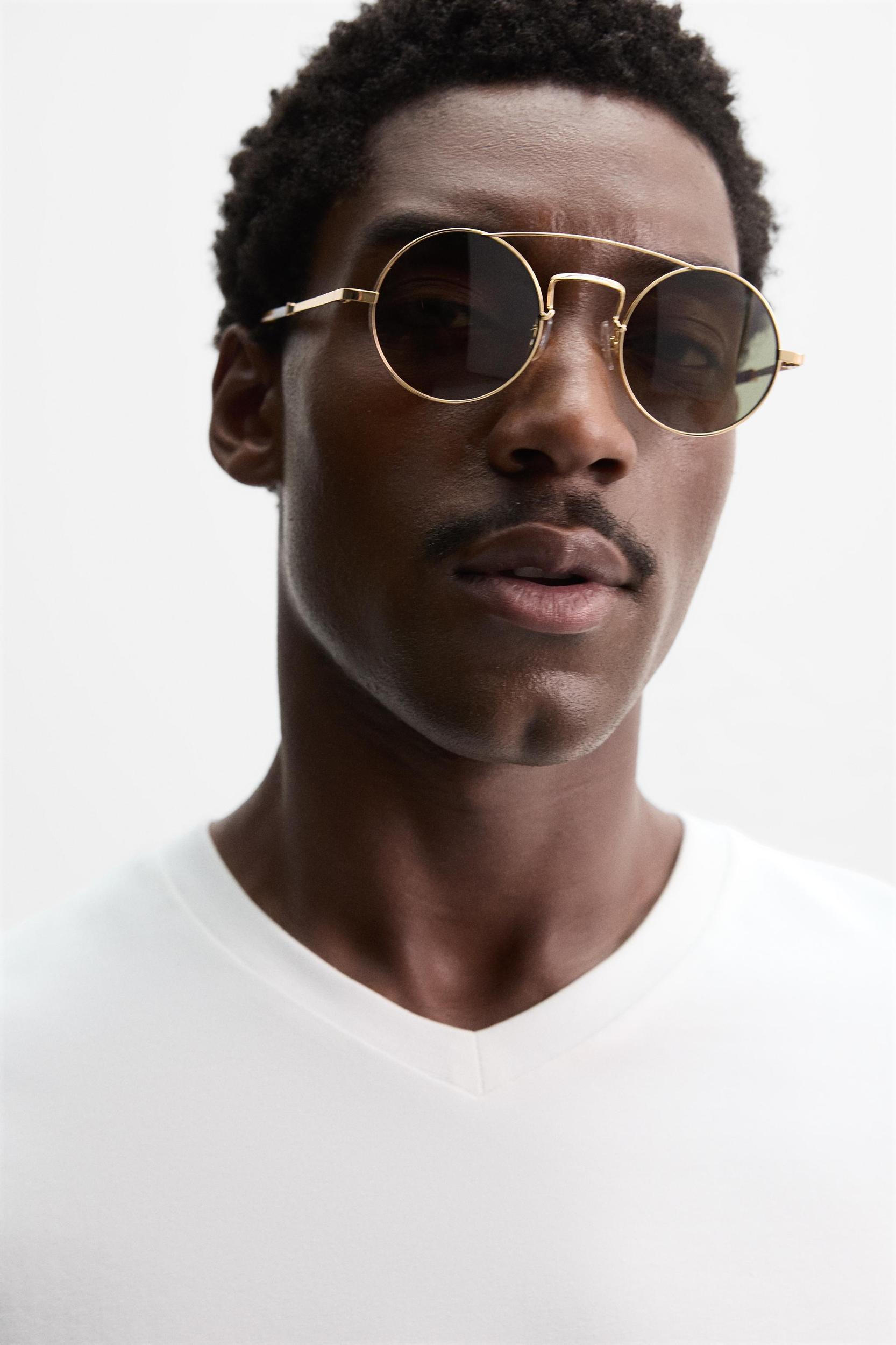 LIMITED EDITION V-NECK T-SHIRT Product Image