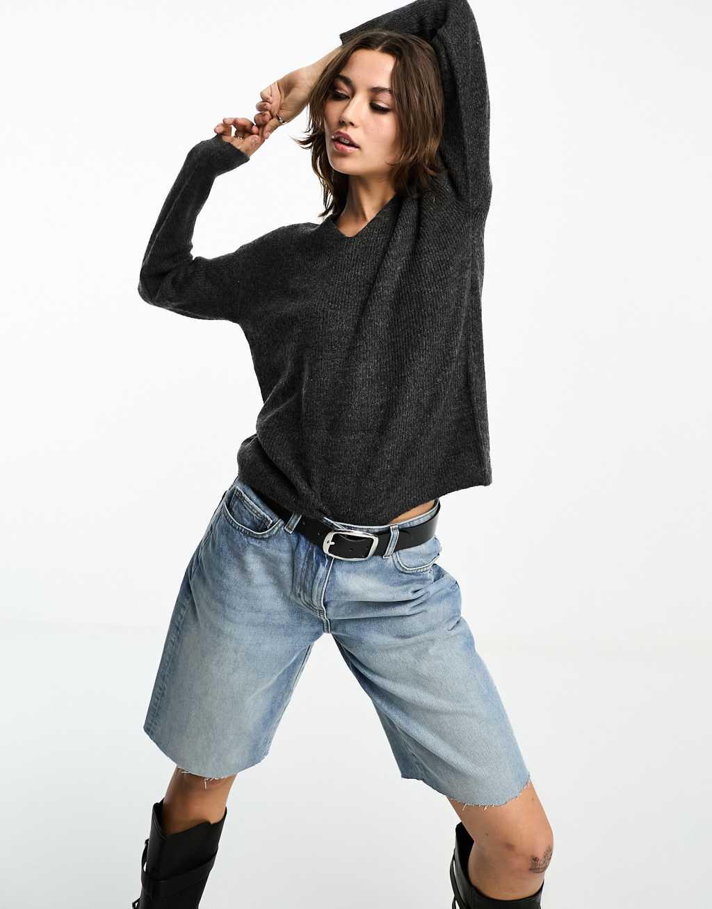 Only v neck sweater Product Image