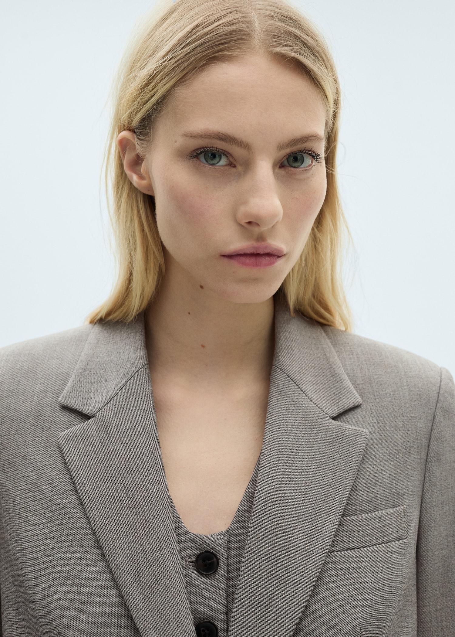 Straight blazer with flap pockets - Women | MANGO USA Product Image