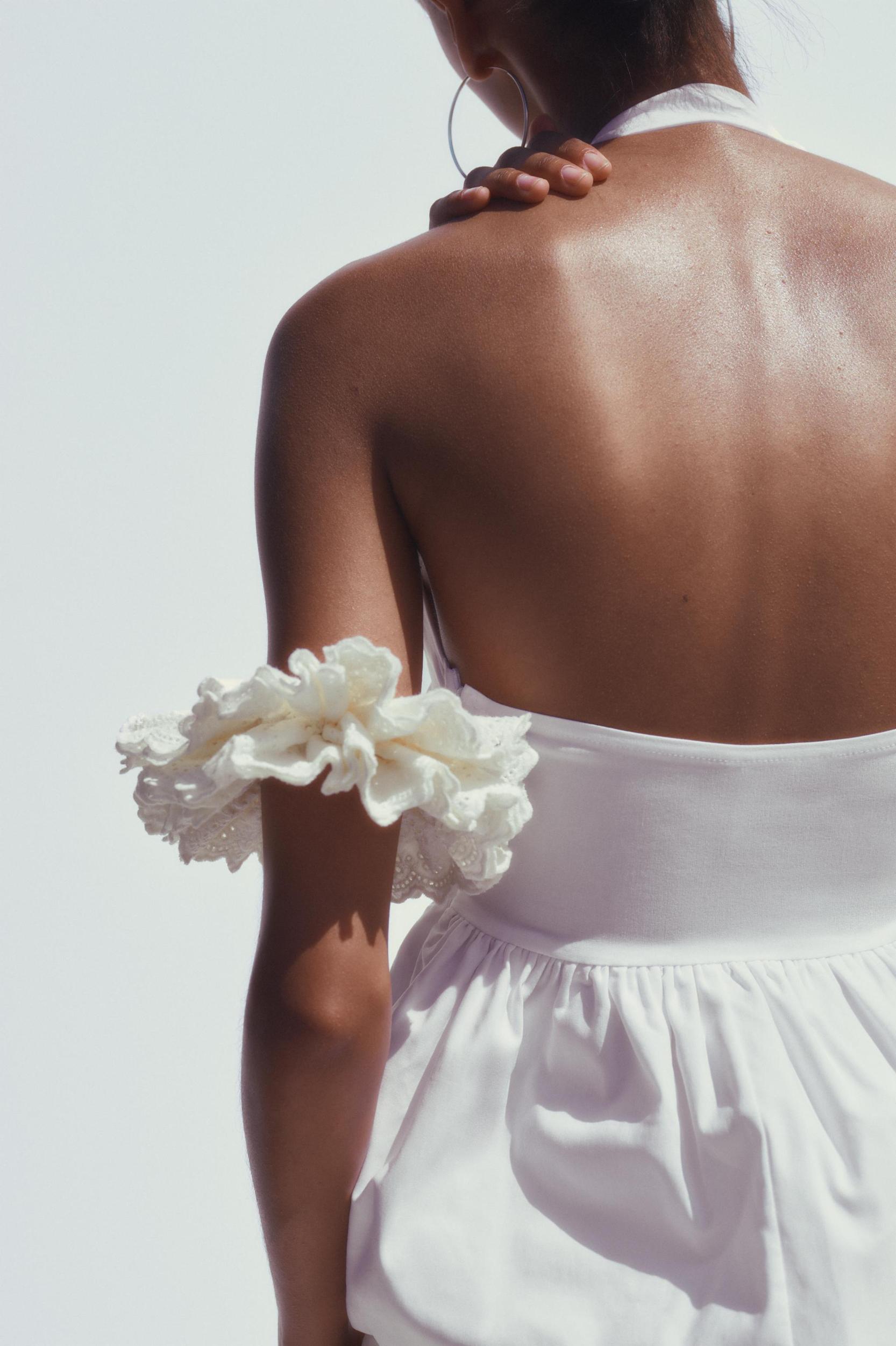 BALLOON HALTER TOP Product Image