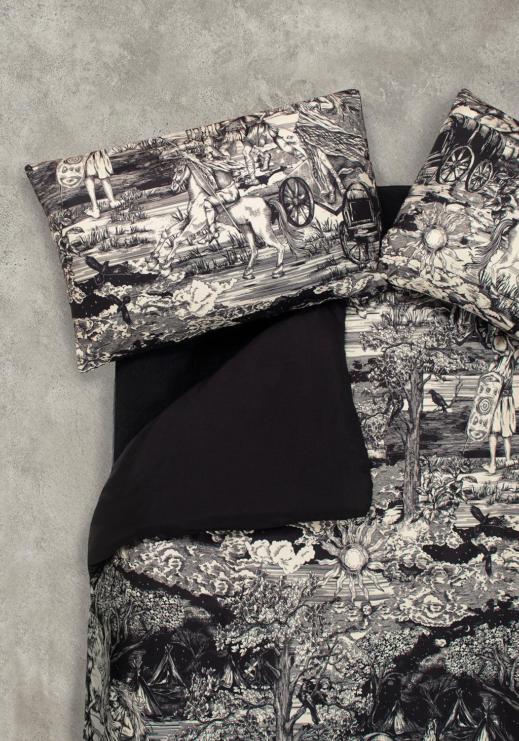 Boudicca Bedding Set (US Queen) Product Image