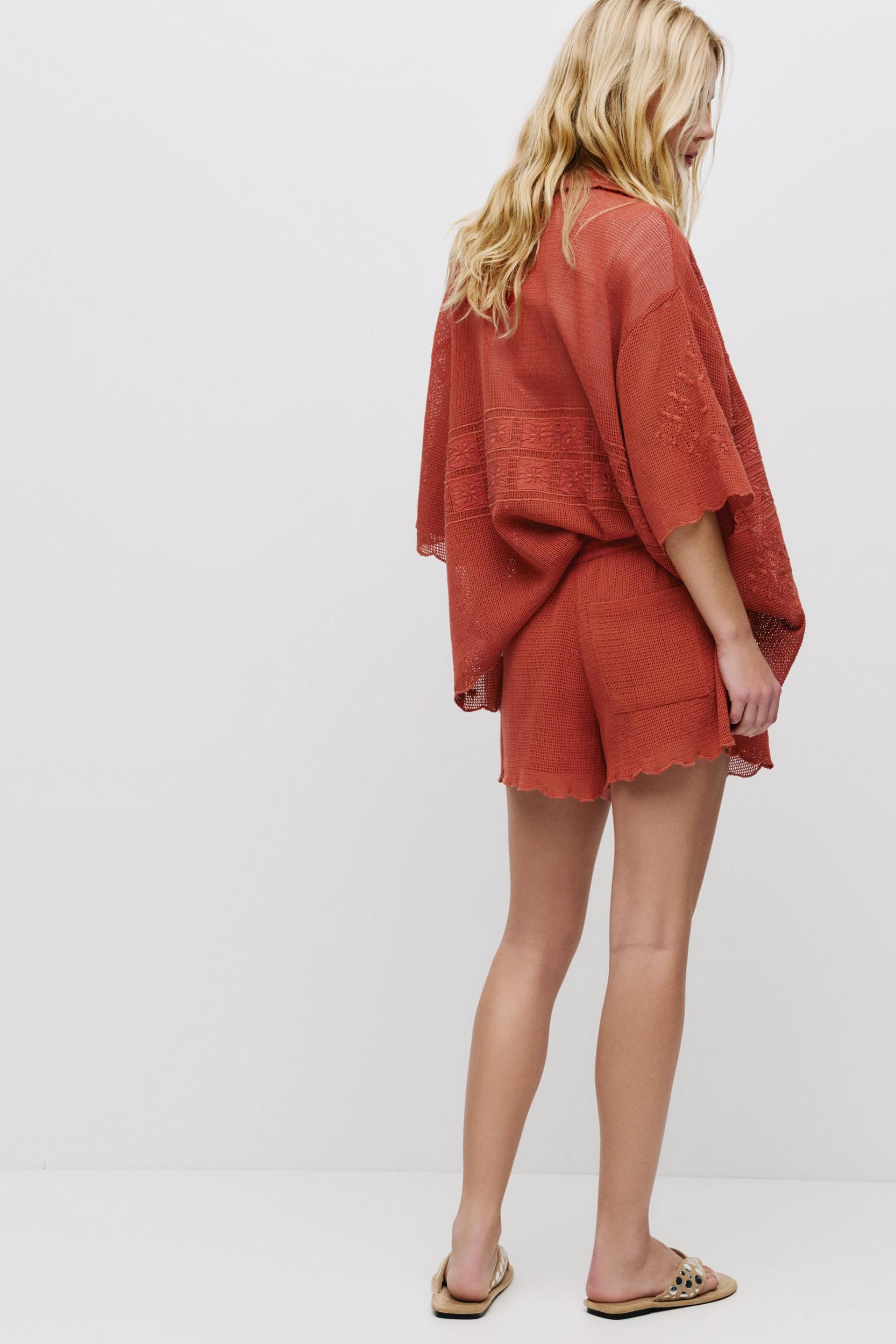 Embroidered knit shorts Product Image