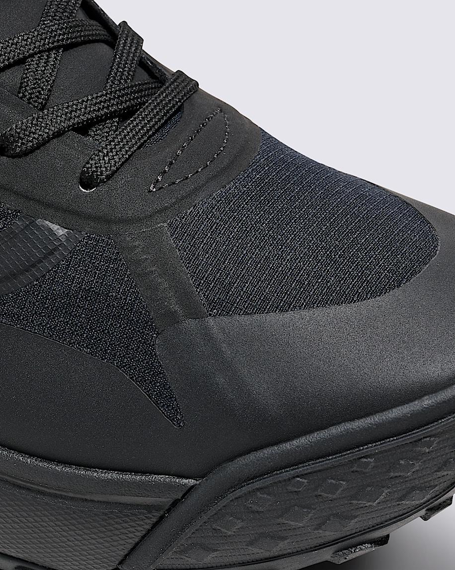 Crosspath Shoe in Black| Vans US Product Image