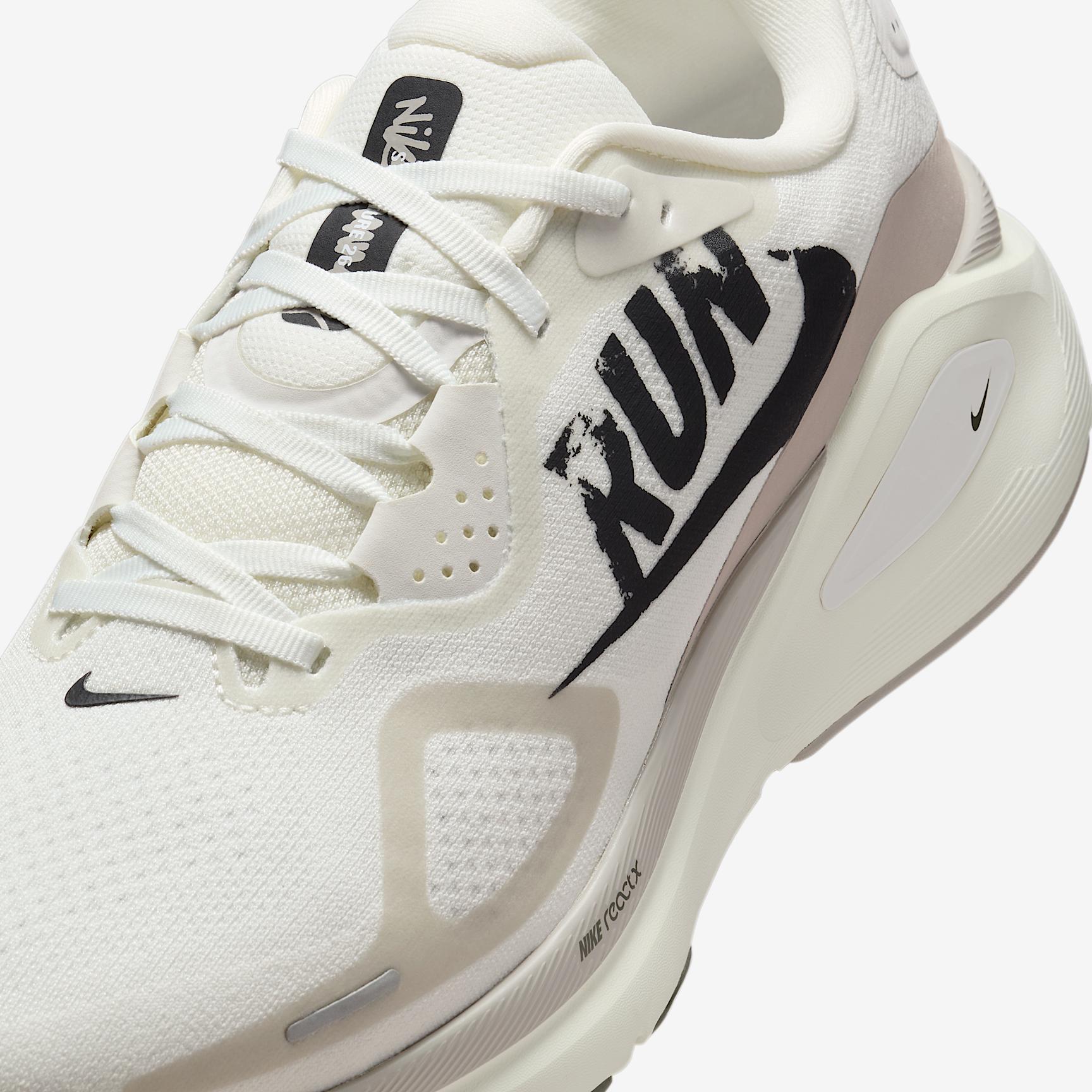 Nike Mens Structure 26 Road Running Shoes | IB5698-100 Product Image