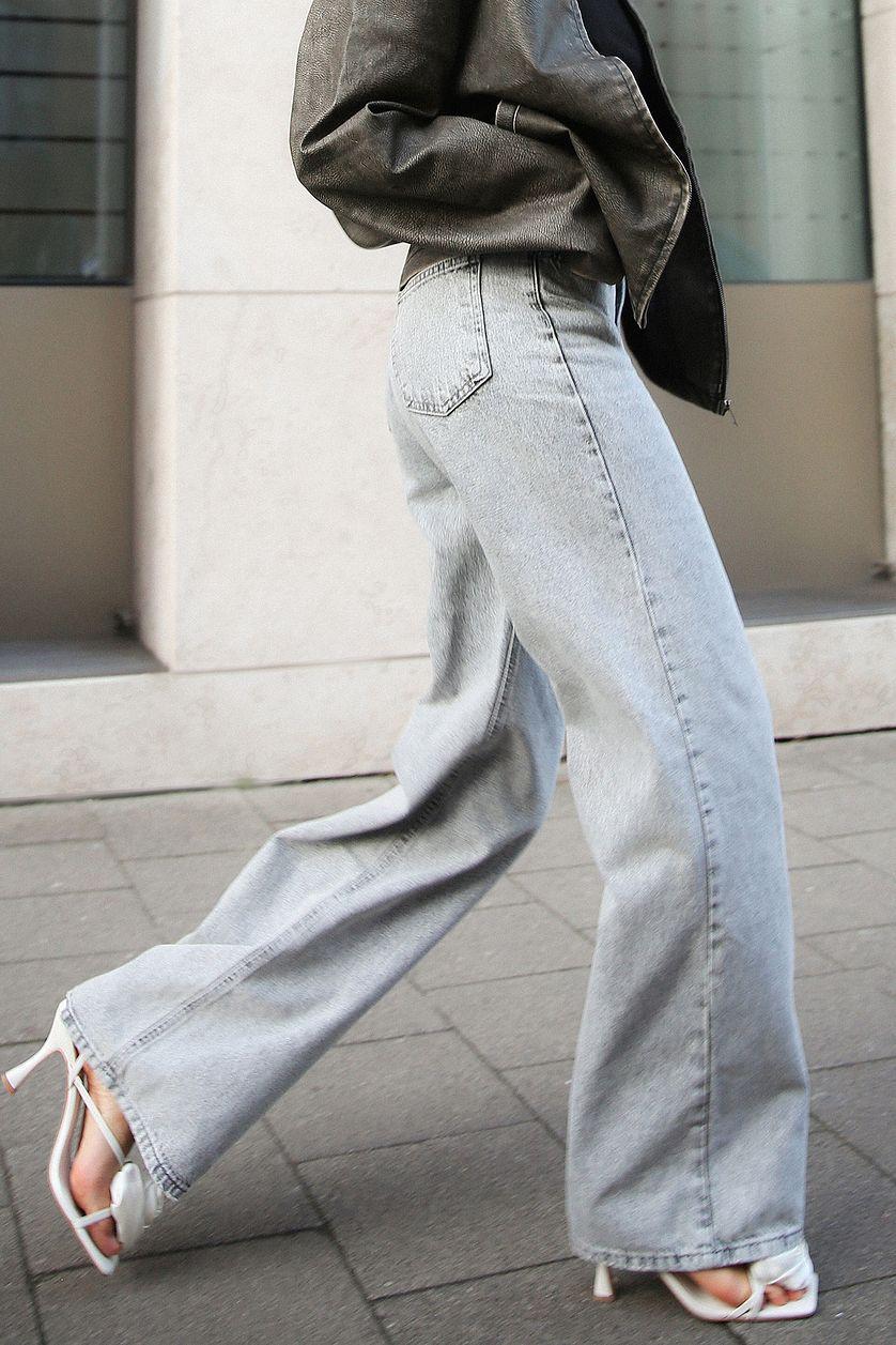 Wide High Waist Jeans Product Image