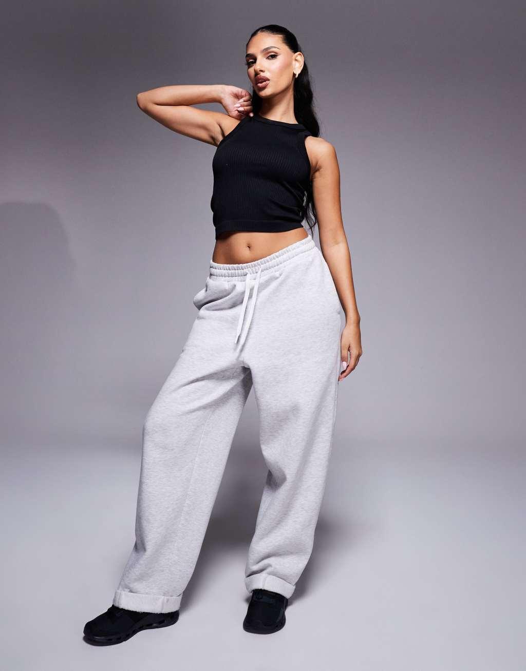 4505 Icon seamless ribbed 90s cropped tank top in black  Product Image