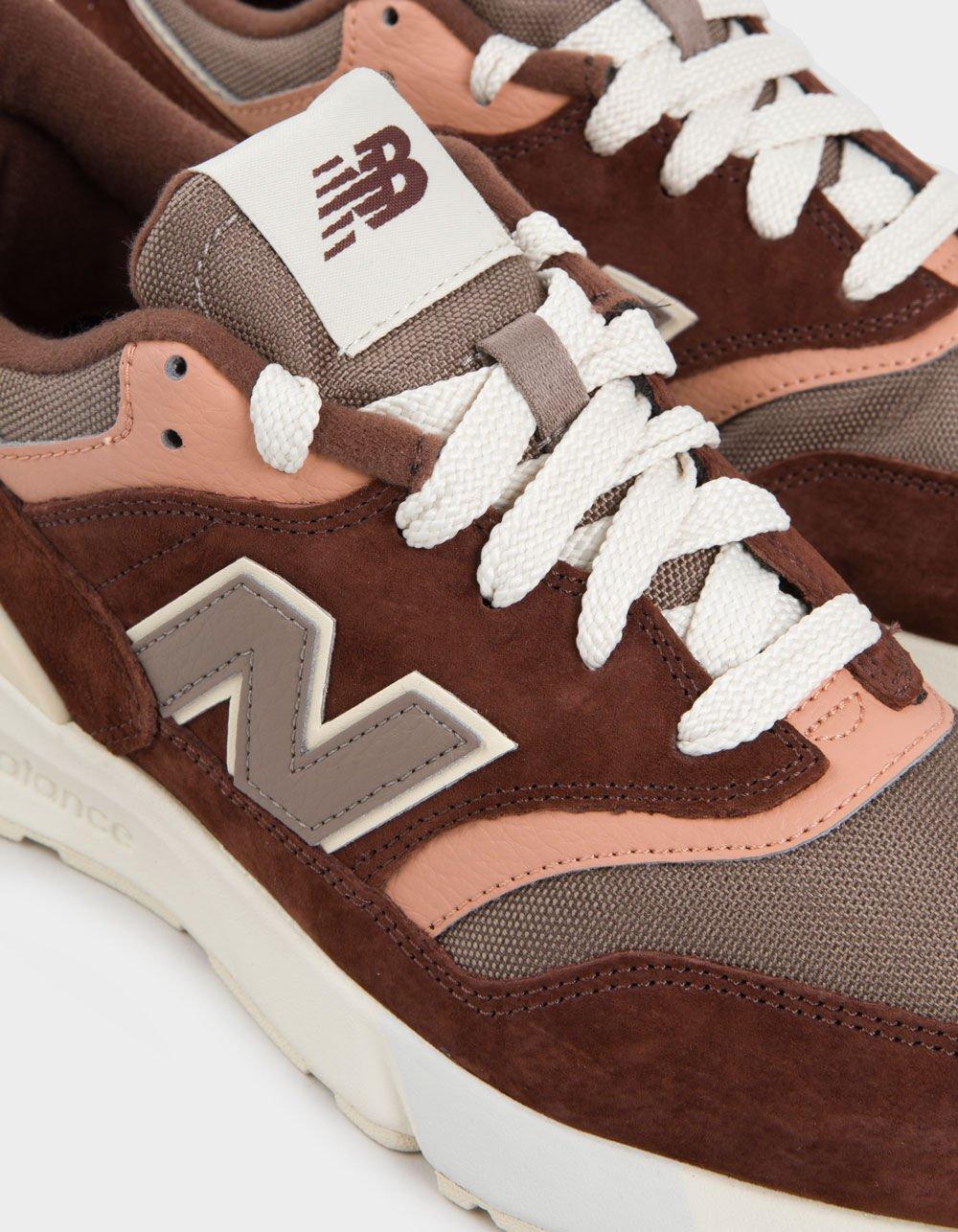 NEW BALANCE 997R Shoes - BROWN Product Image