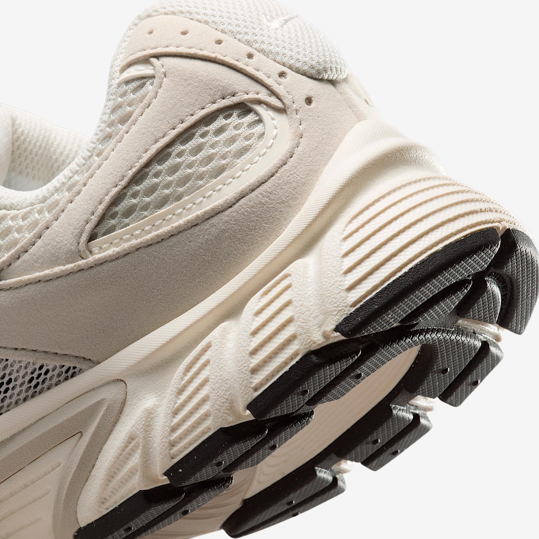 Nike Womens V5 RNR Shoes | II6294-100 Product Image