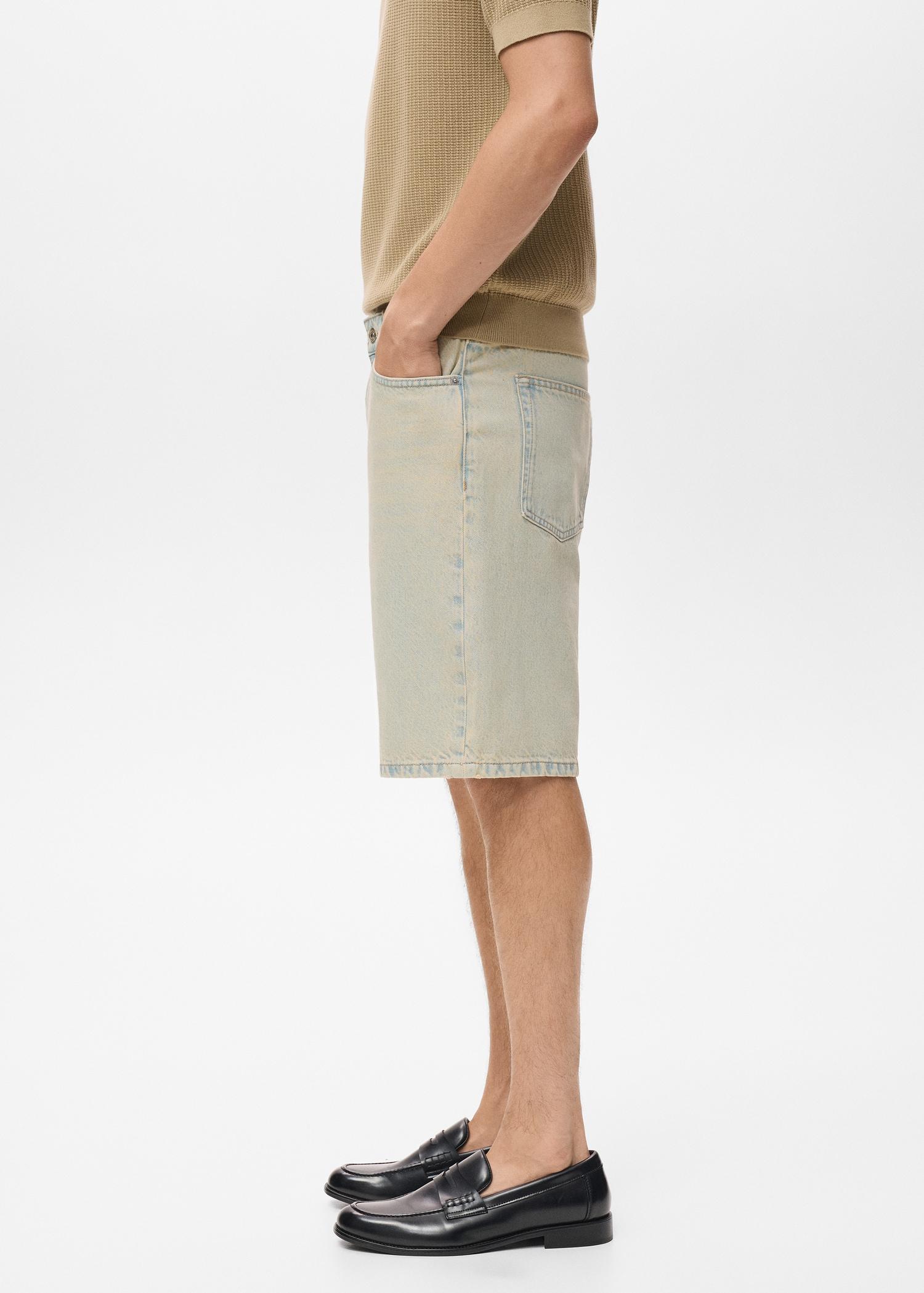 Denim relaxed-fit bermuda shorts - Men | MANGO USA Product Image