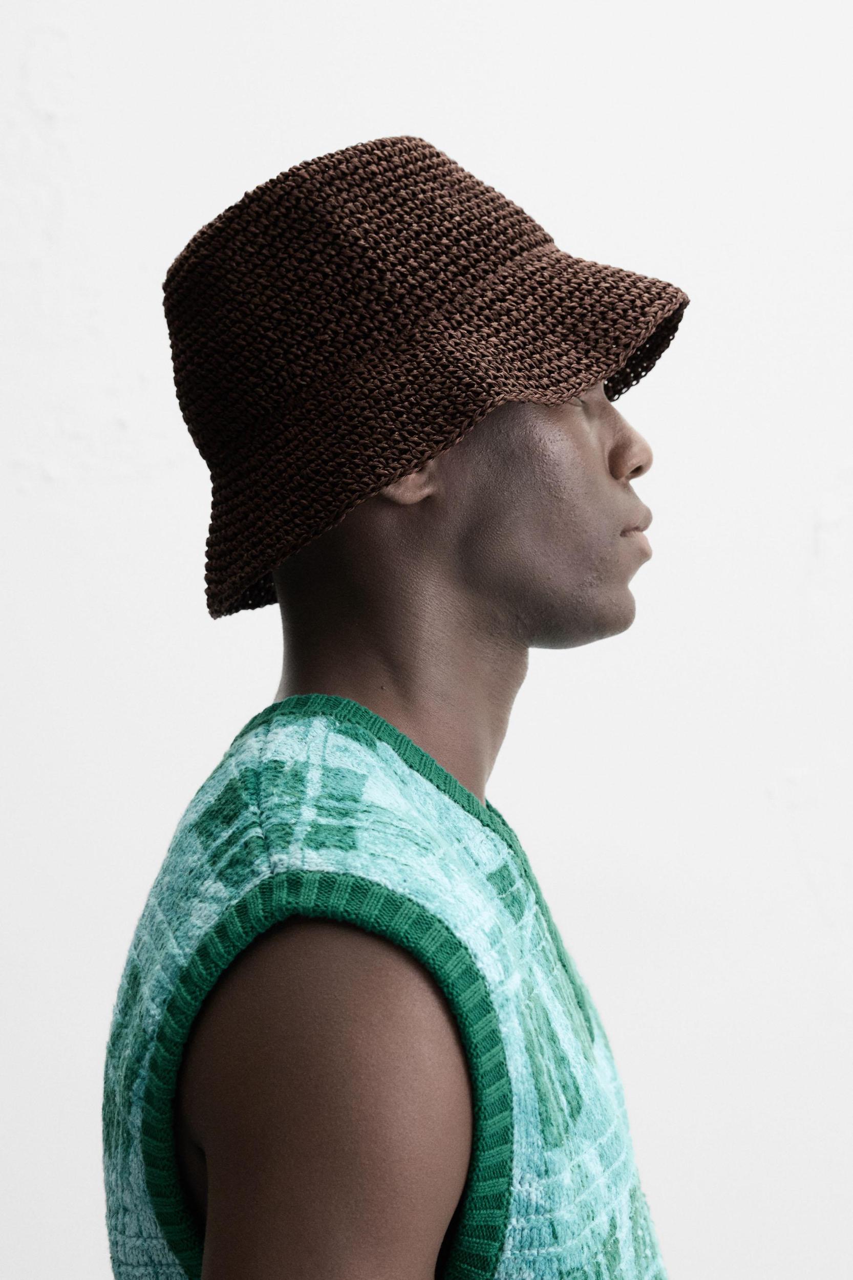 CROCHET BUCKET HAT Product Image