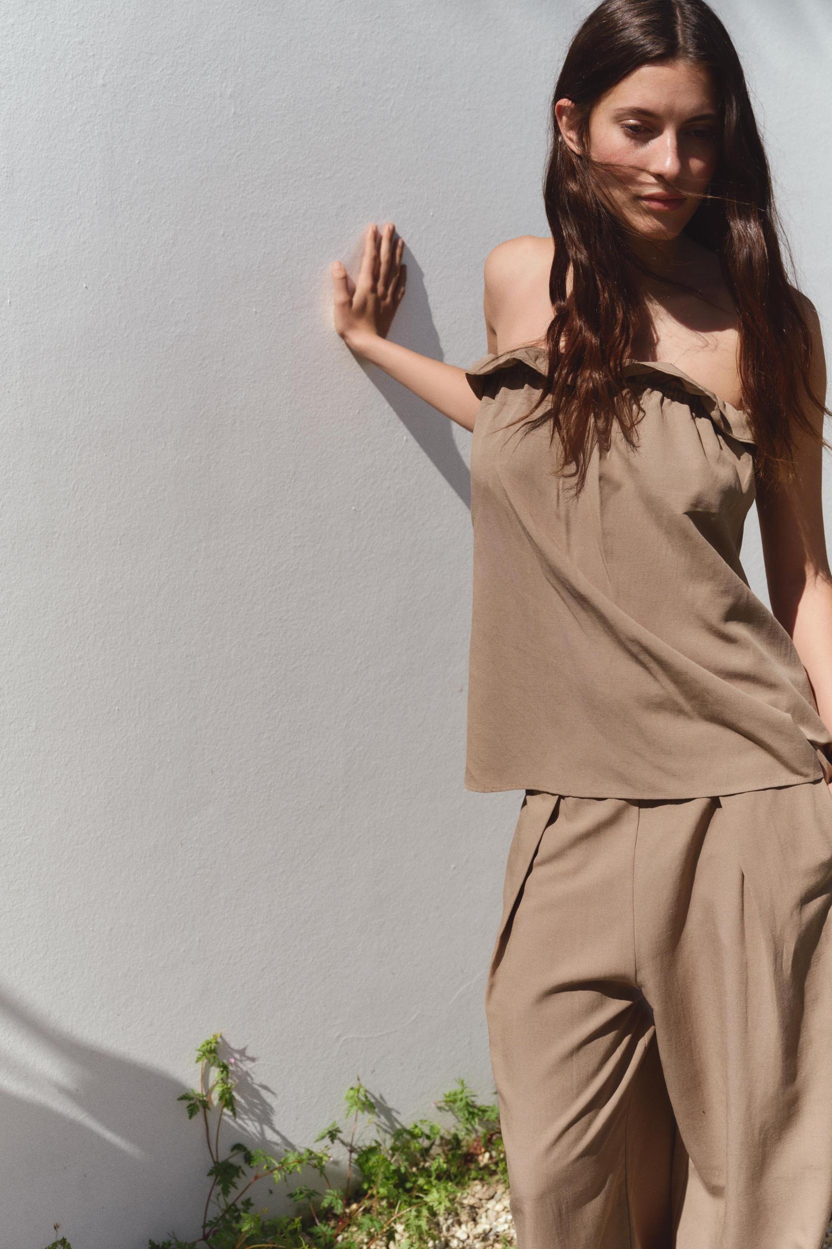 STRAPLESS TOP Product Image