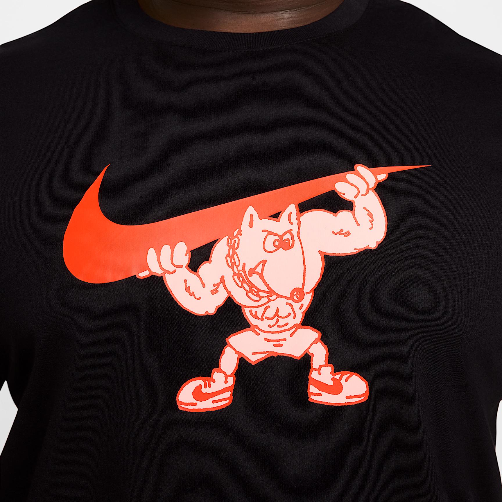 Nike Men's Fitness T-Shirt Product Image