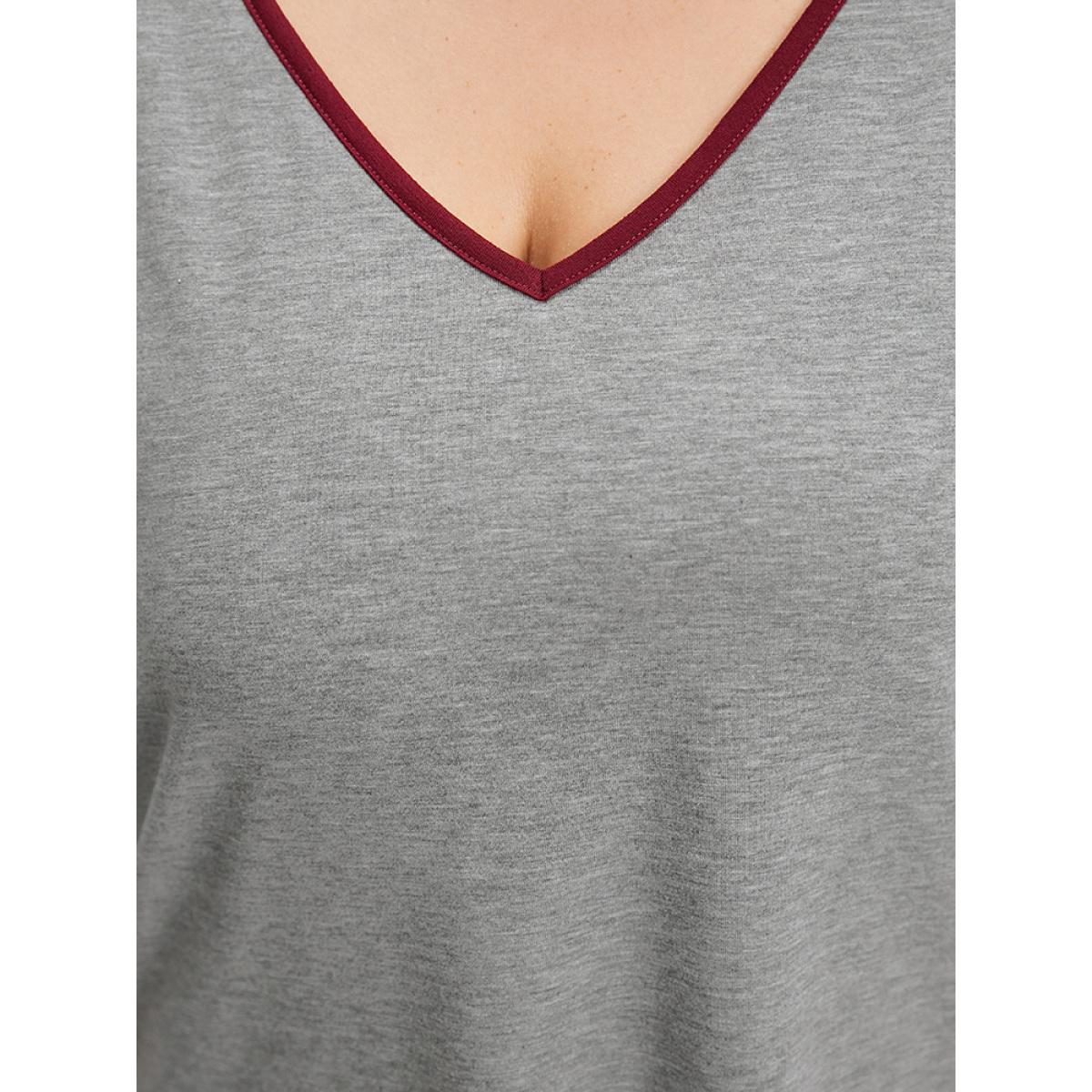 Plus Size Colorblock Contrast Raglan Sleeve Contrast Trim T-shirt Gray Women Casual Contrast Striped V-neck Dailywear T-shirts BloomChic 10/M Product Image