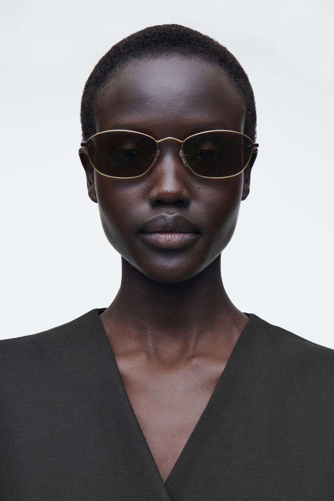 WIRE-FRAME CAT-EYE SUNGLASSES Product Image