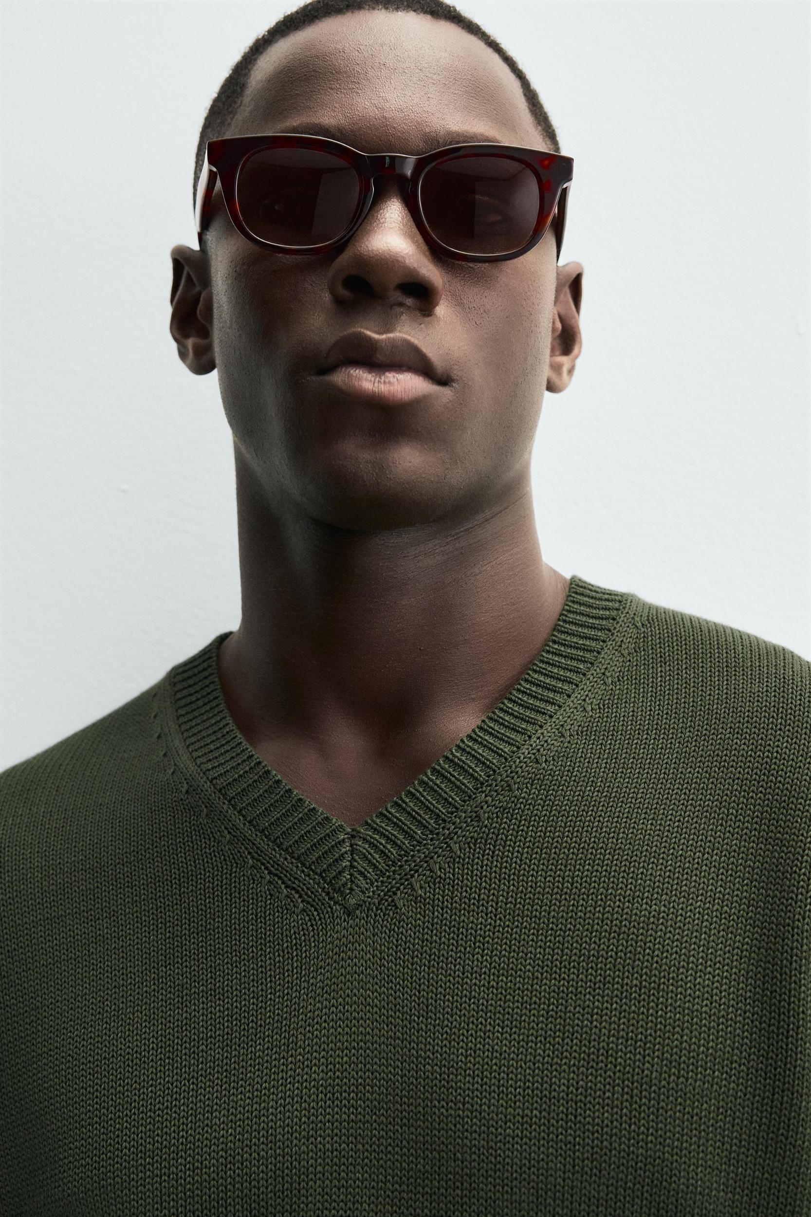 COTTON V-NECK SWEATER Product Image