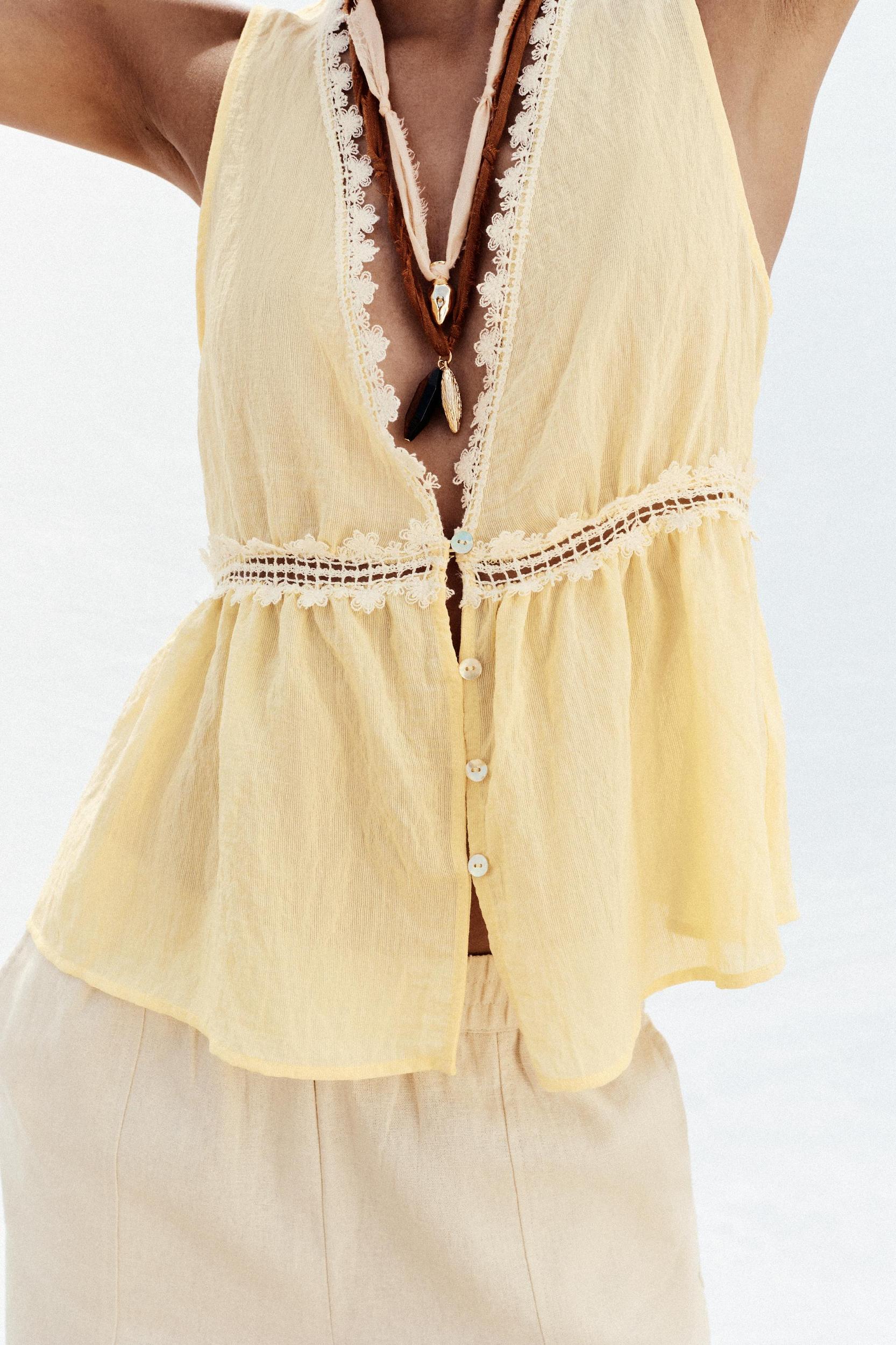 LACE TOP Product Image