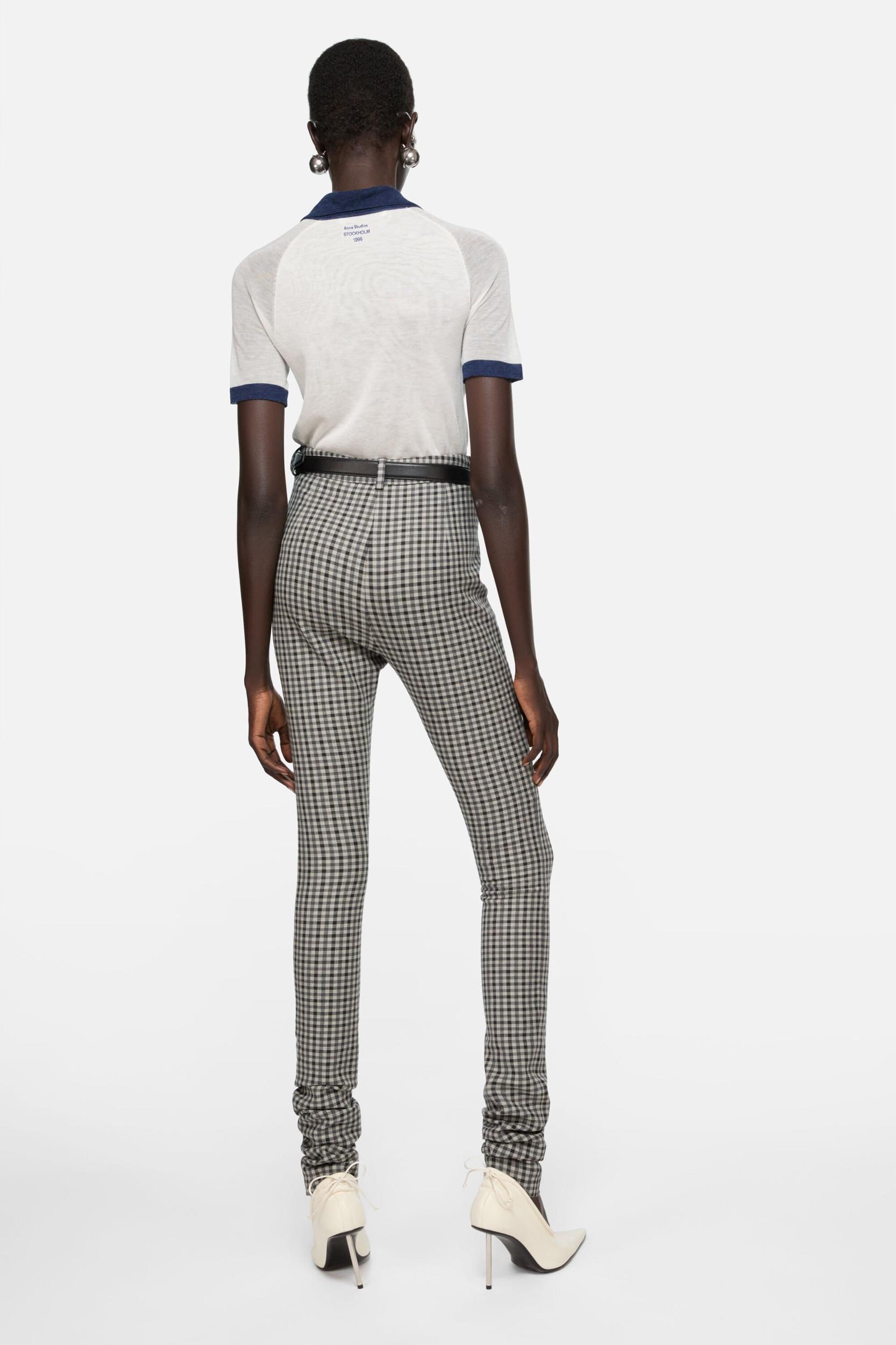 Short sleeve v-neck sweater Product Image