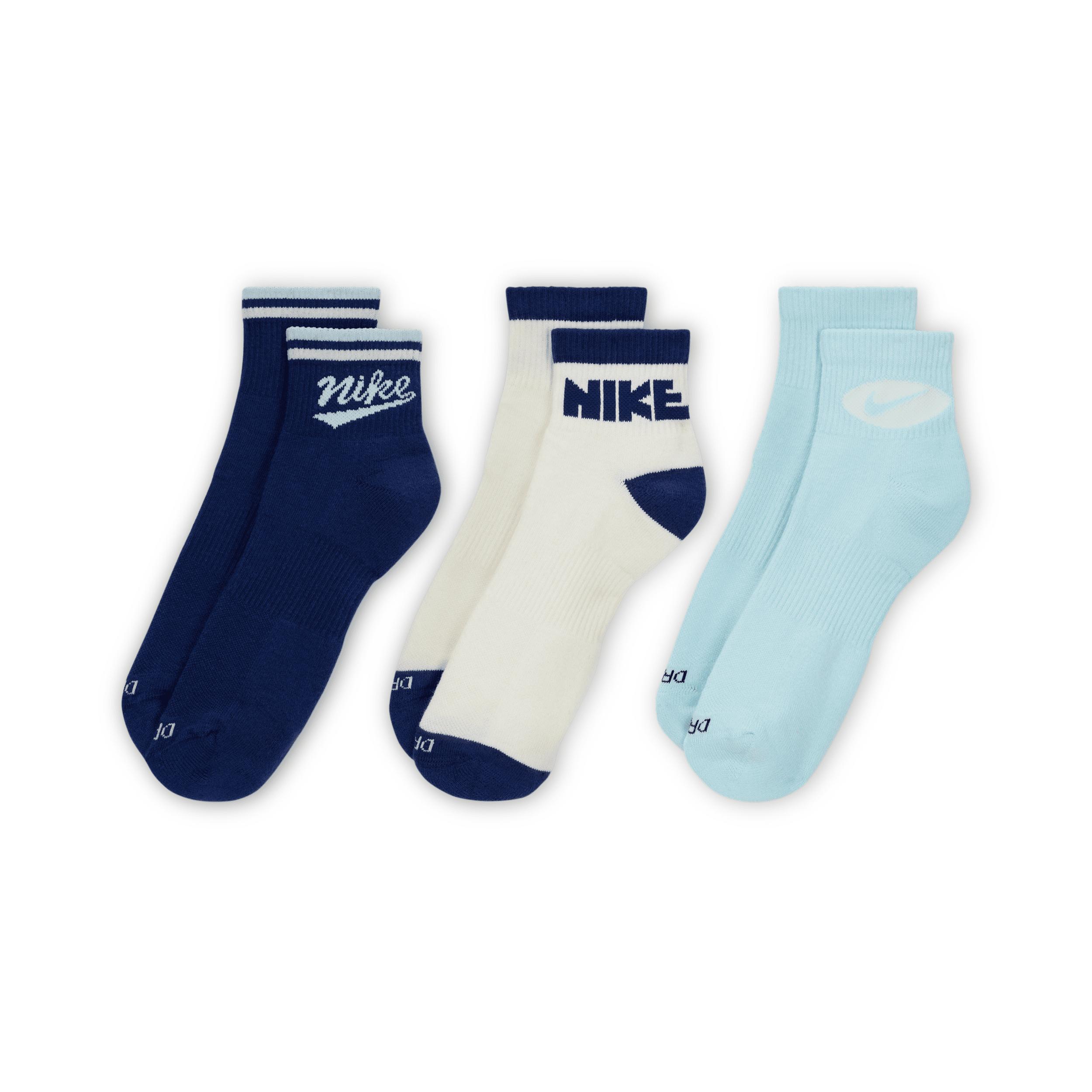 Nike Everyday Plus Ankle Socks (3 Pairs) Product Image