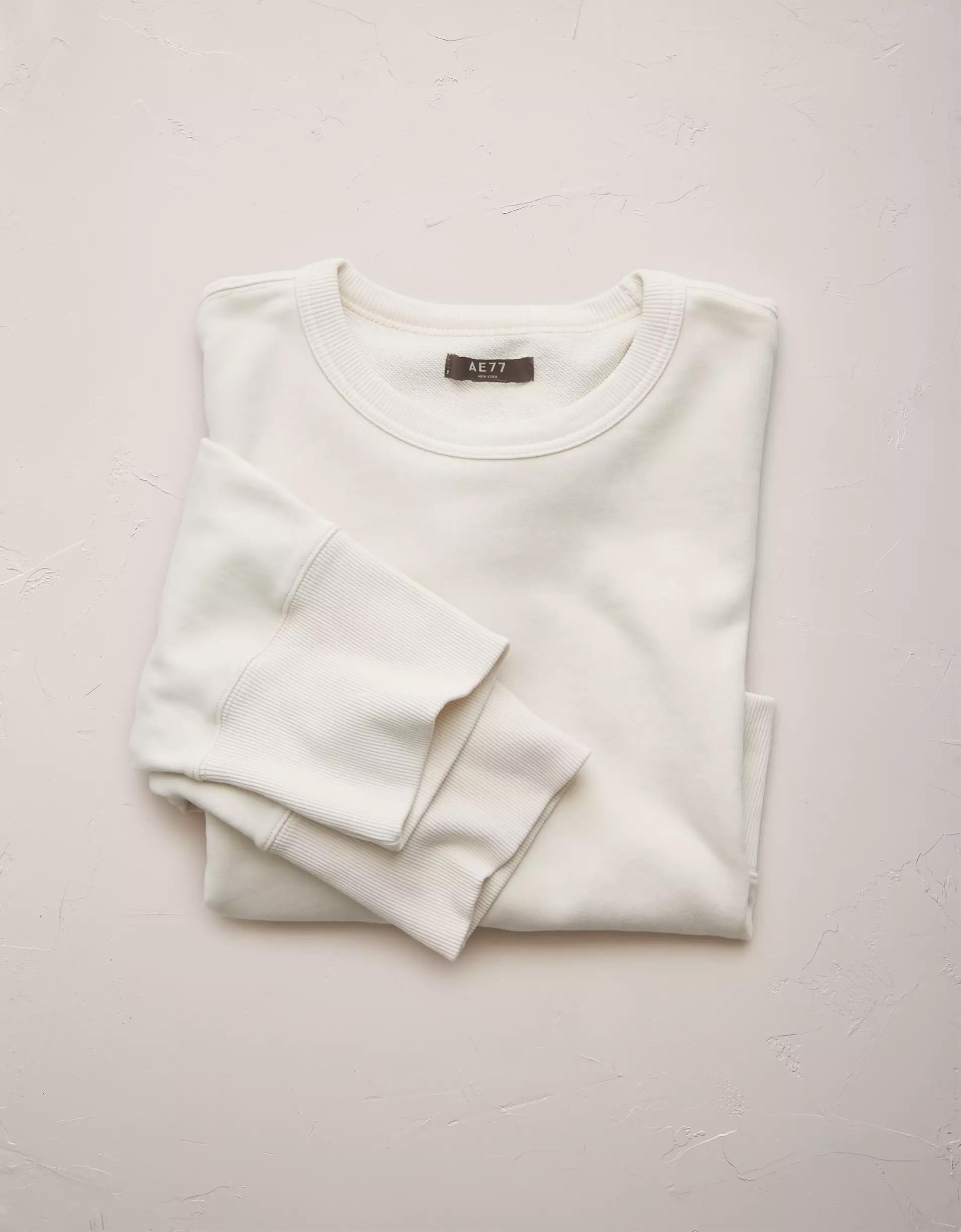 AE77 Premium Relaxed Cropped Sweatshirt Product Image