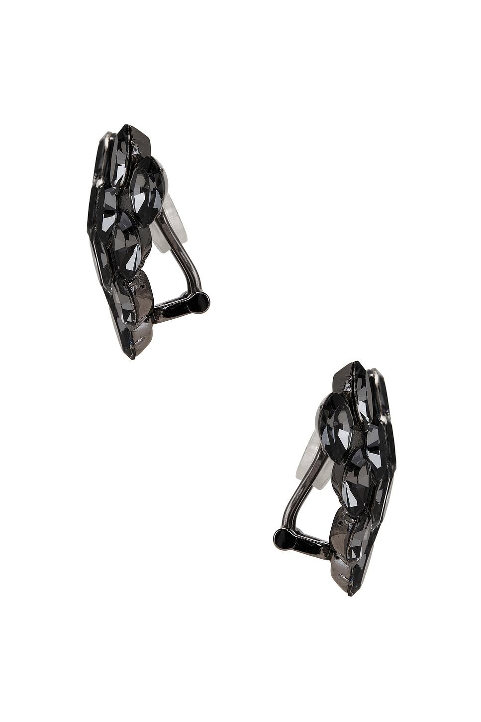 V Detail Earrings Product Image