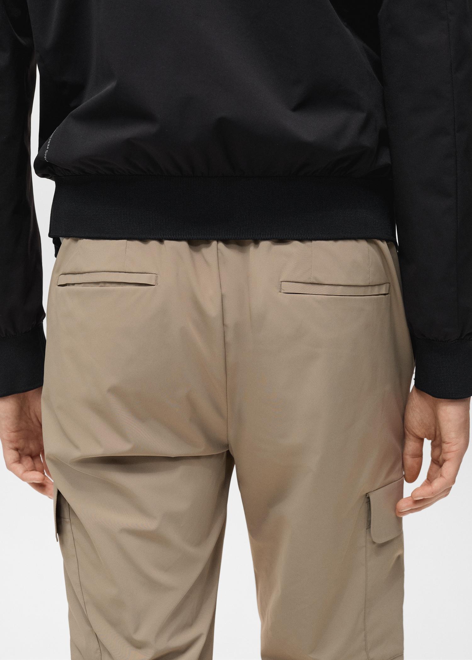 Thermoregulating comfort stretch cargo pants - Men | MANGO USA Product Image