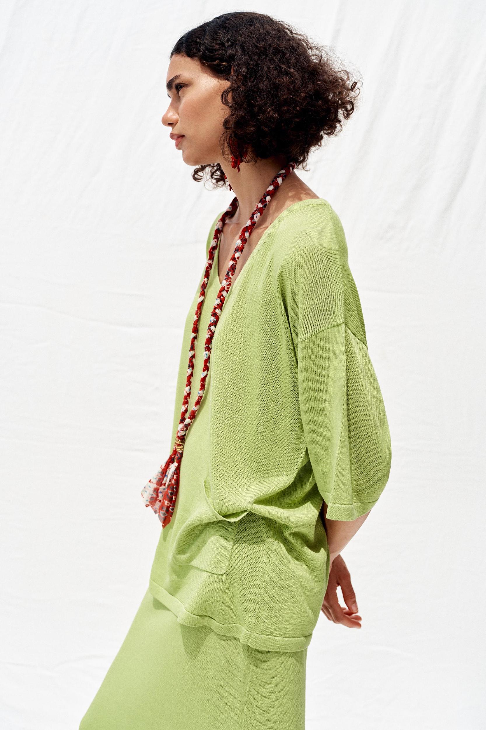 OVERSIZED SHORT SLEEVE KNIT TOP Product Image