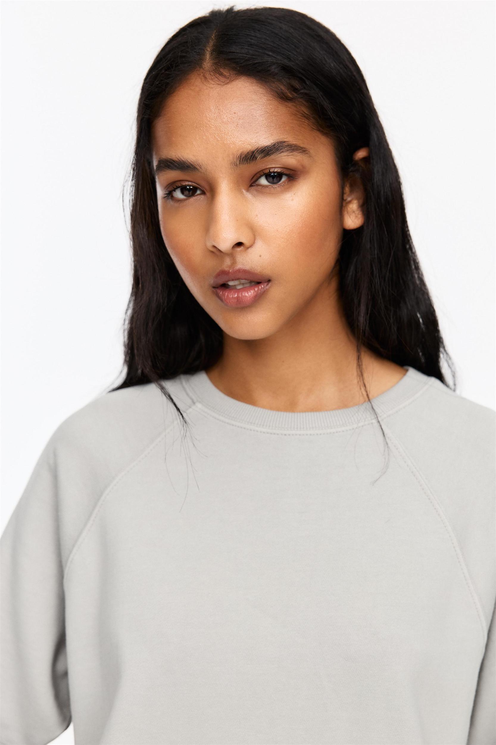 Short raglan sleeve sweatshirt Product Image