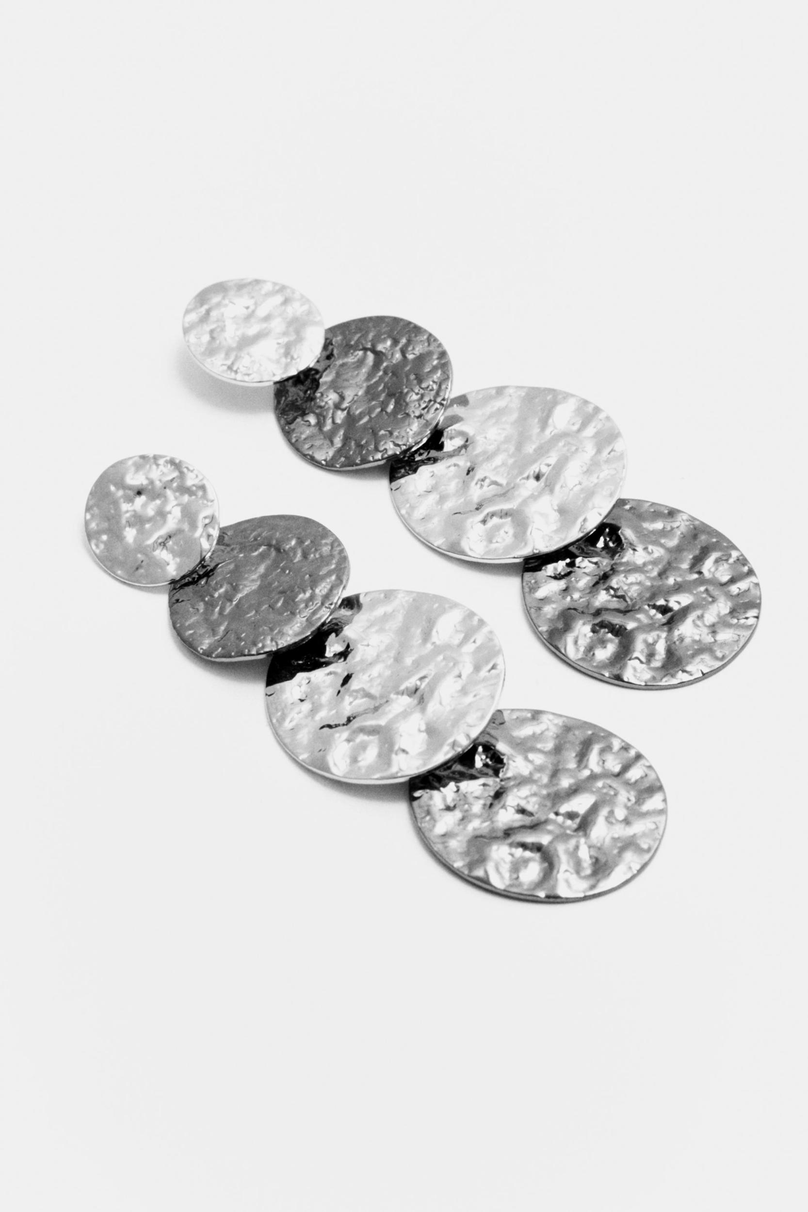 Long textured circle earrings Product Image